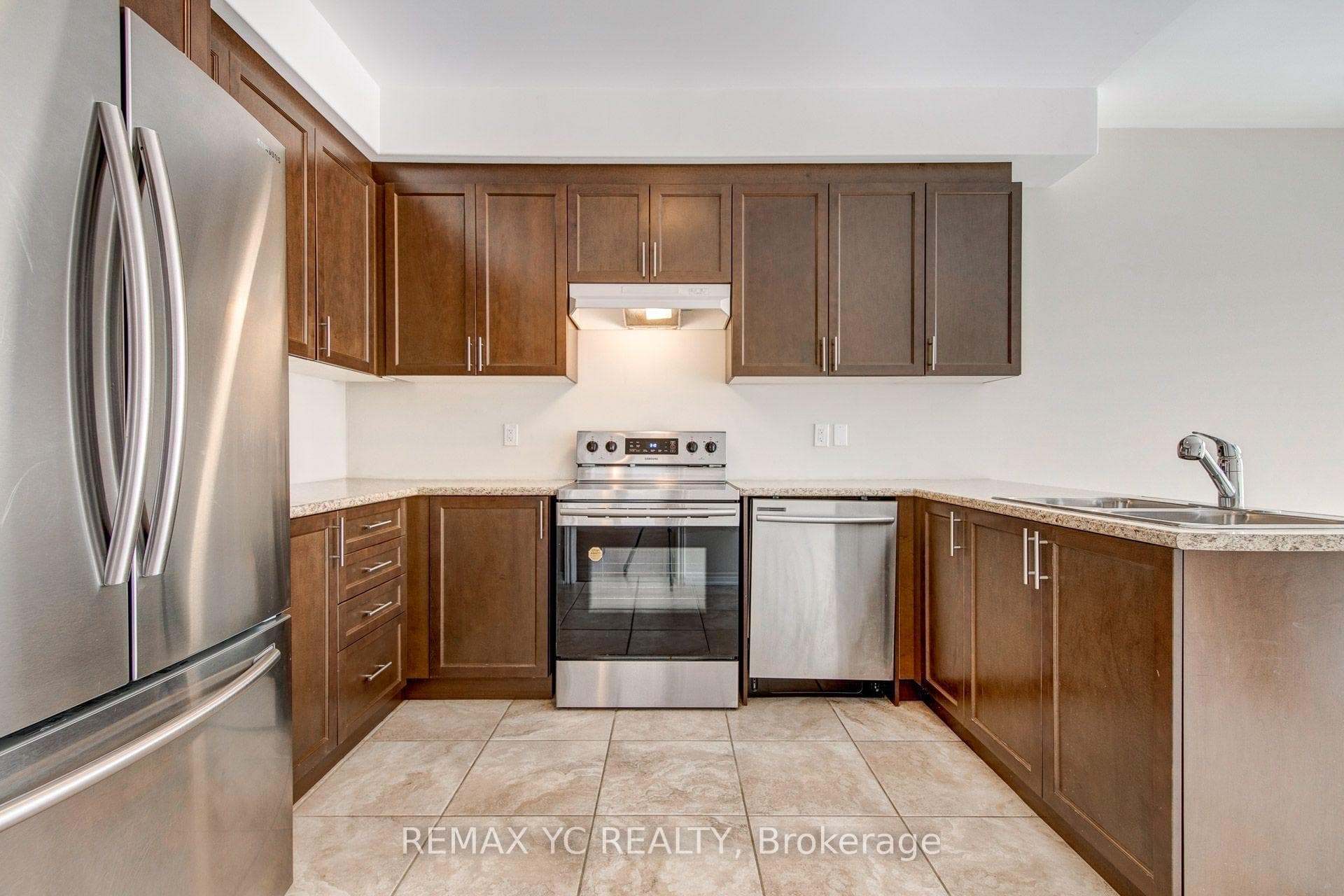 56 Walker Boulevard photo 10
