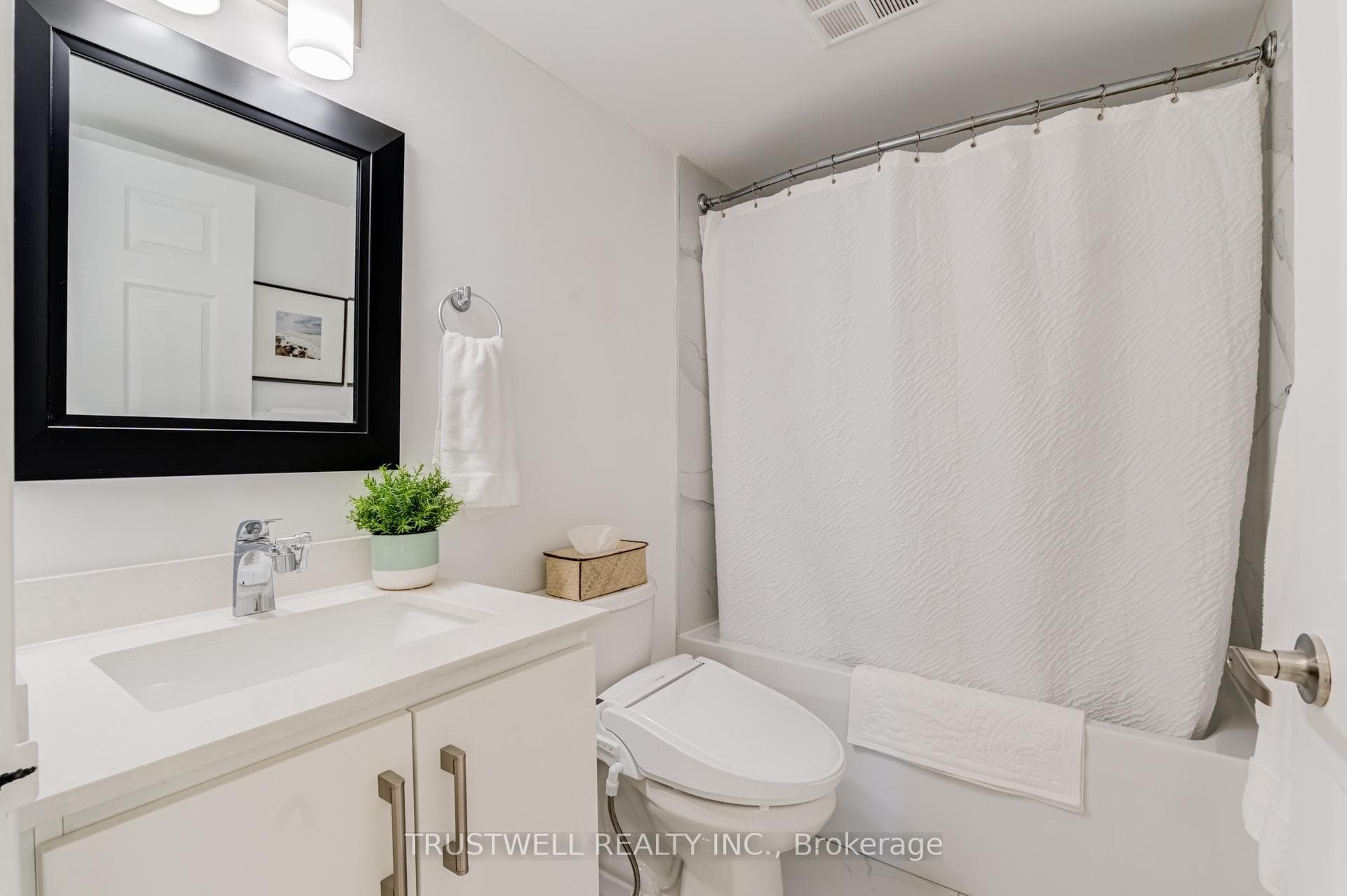 Renovated 4-Piece Main Bath