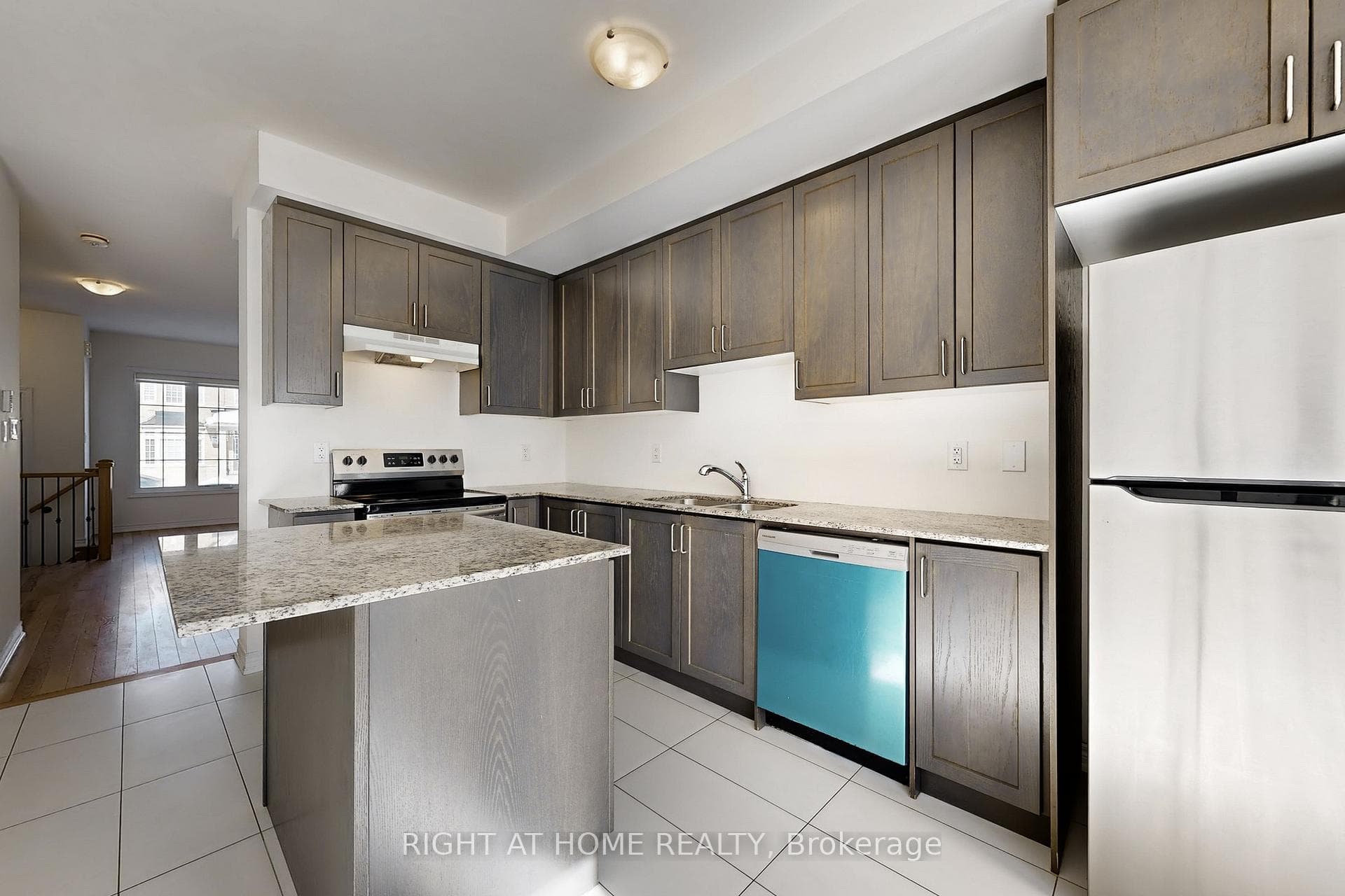 553 White's Hill Avenue photo 5