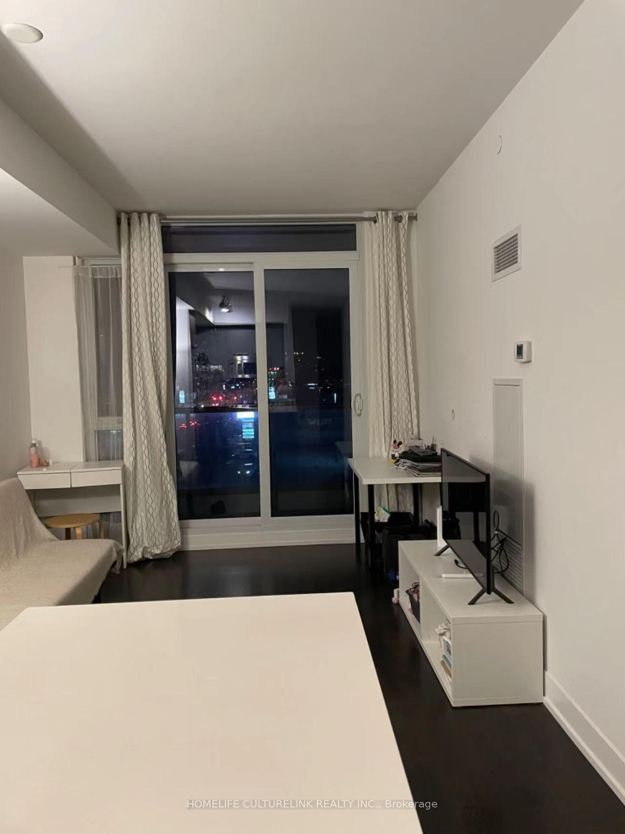 9471 Yonge Street Unit 609 photo 2