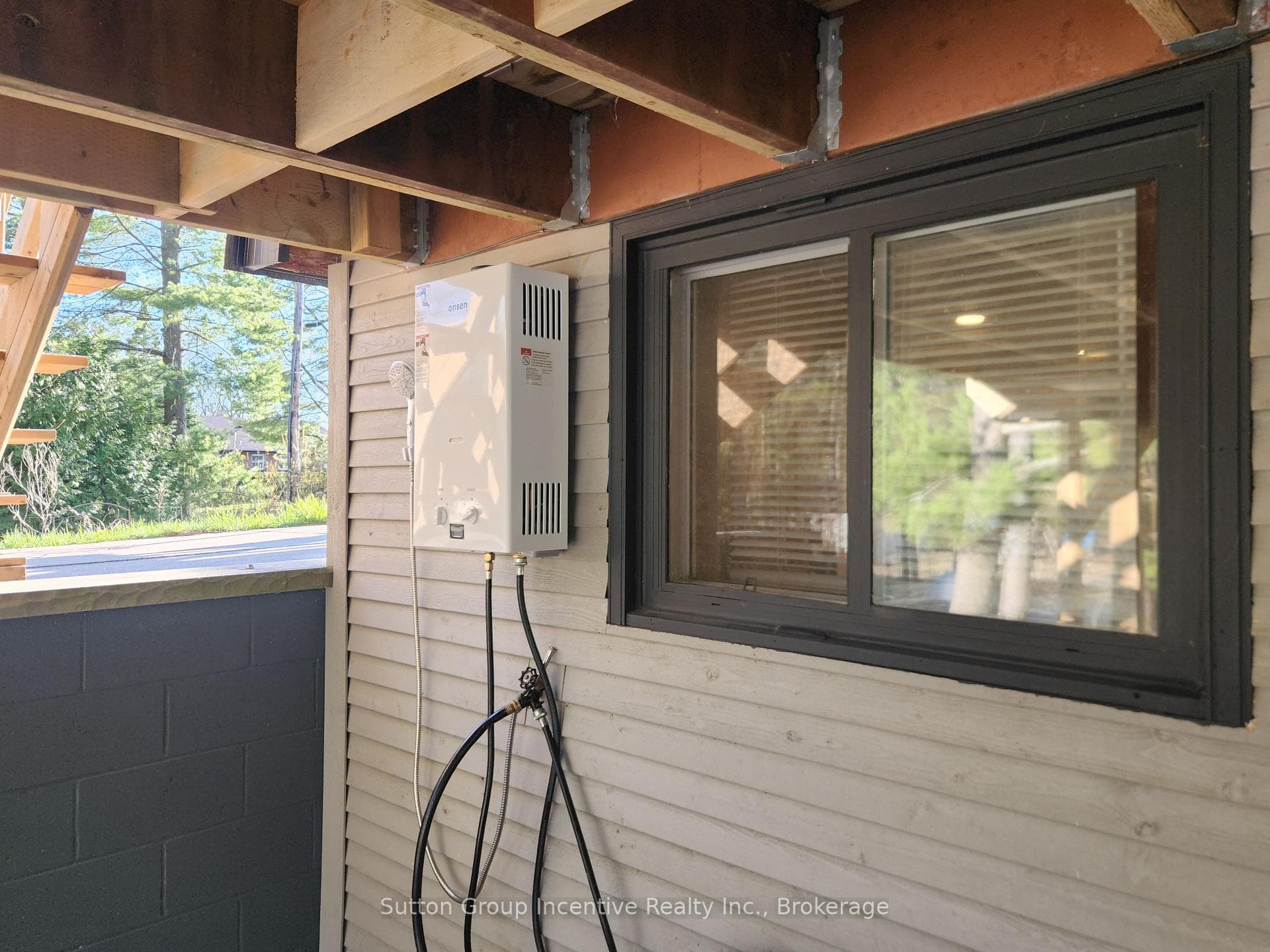 Beach House - Outdoor Shower