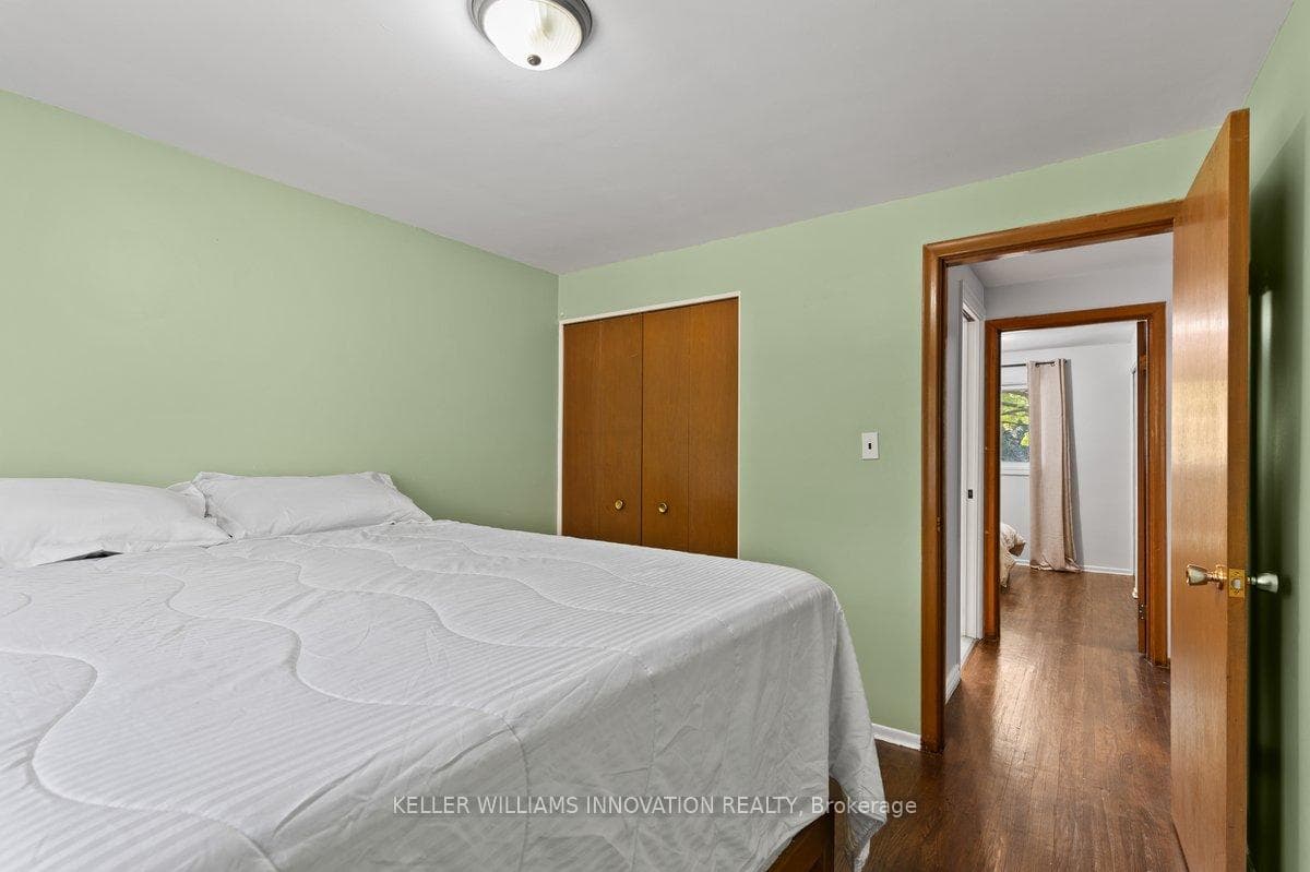 972 Warwick Street photo 13