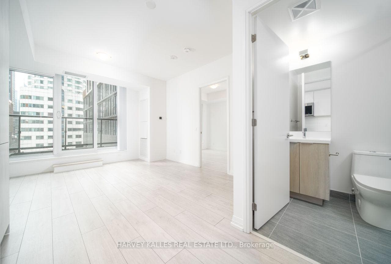 400 King Street Unit 525 photo 5