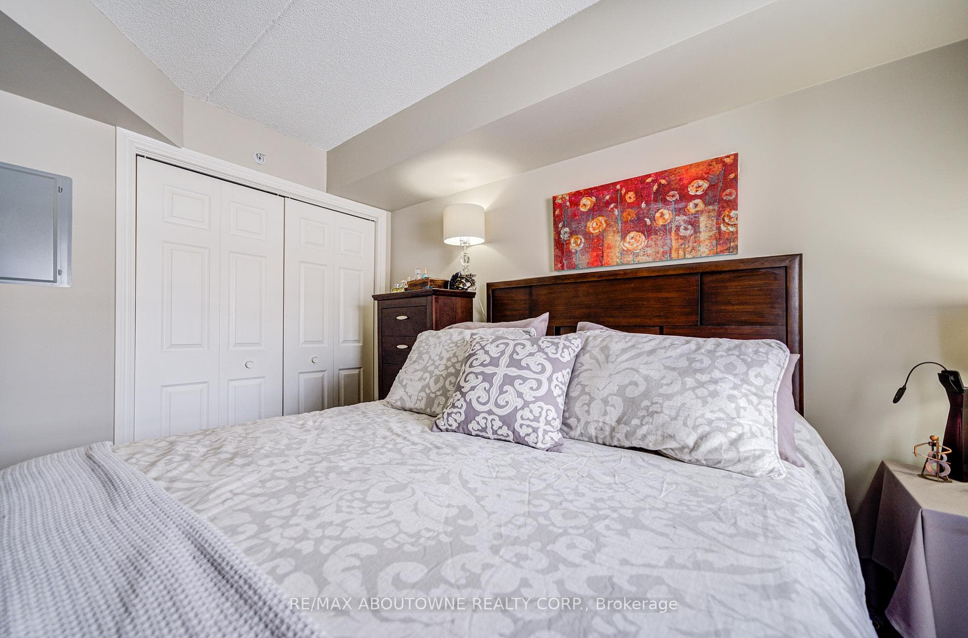 1490 Bishops Gate Unit 109 photo 32