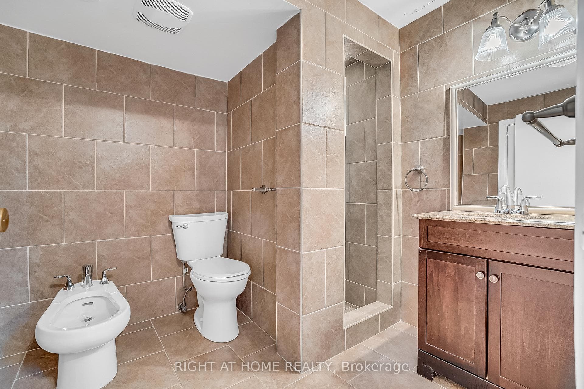1553 Northmount Avenue photo 41
