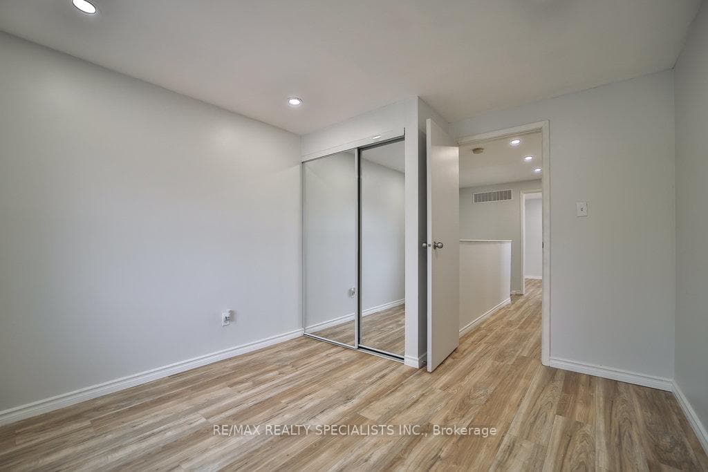 3046 Cantelon Crescent photo 27