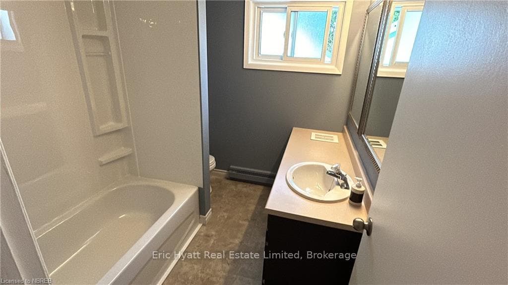 155 KING Street photo 10