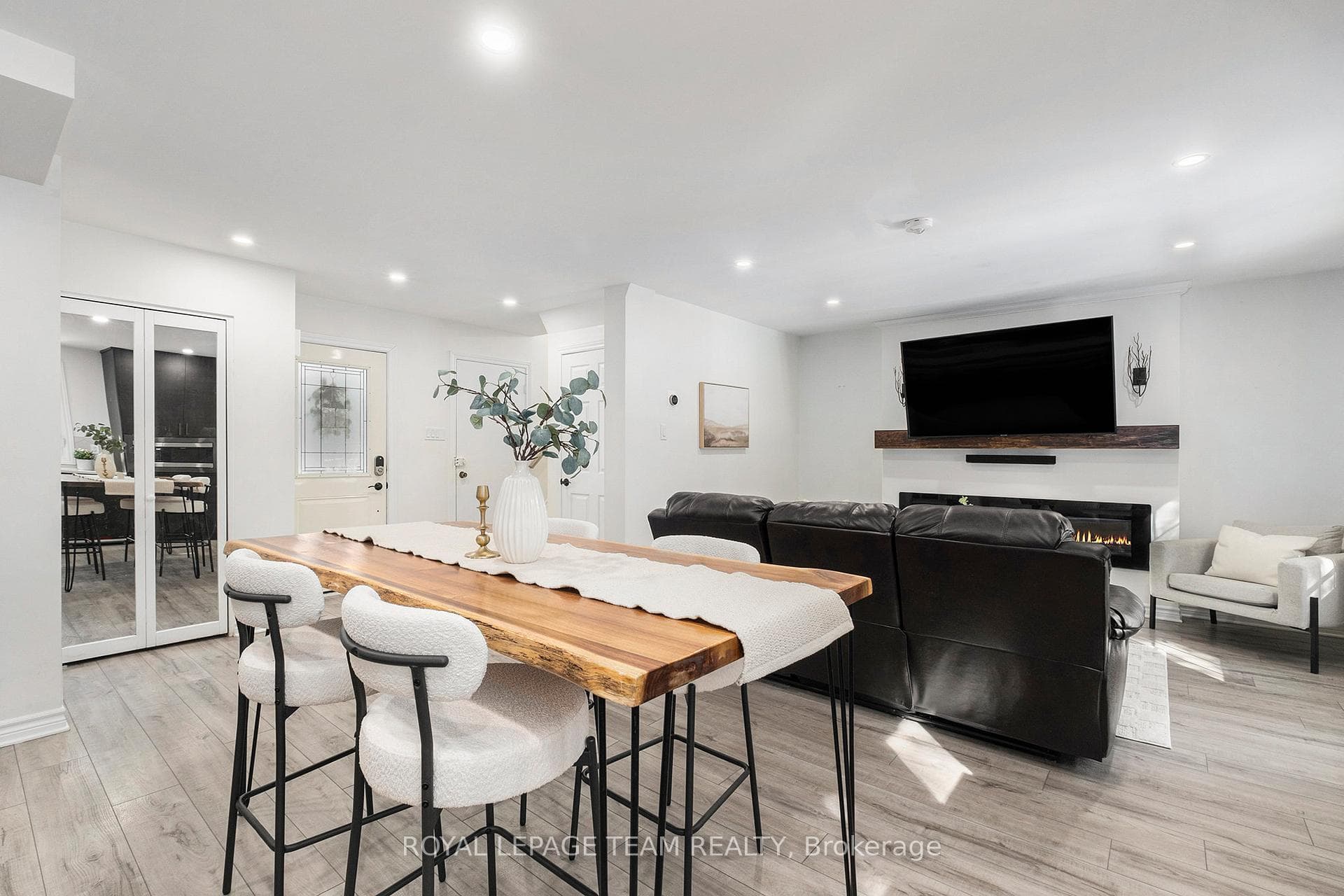 70 Cymbeline Drive photo 10