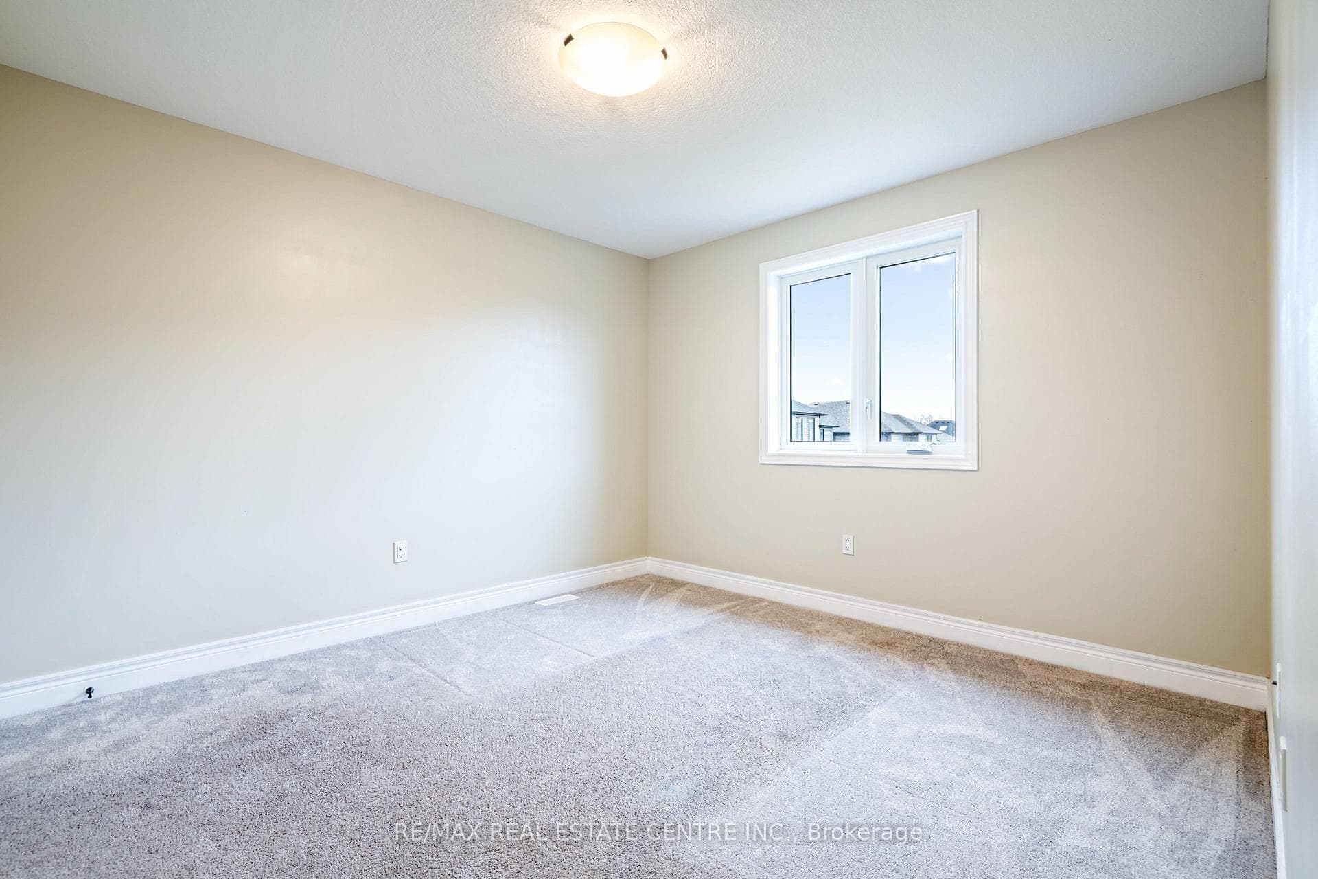 15 Tindall Crescent photo 25