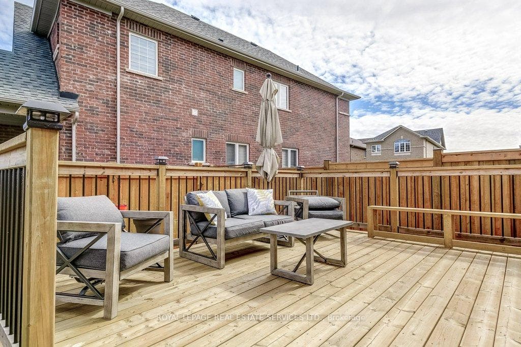 15 Branigan Crescent photo 35
