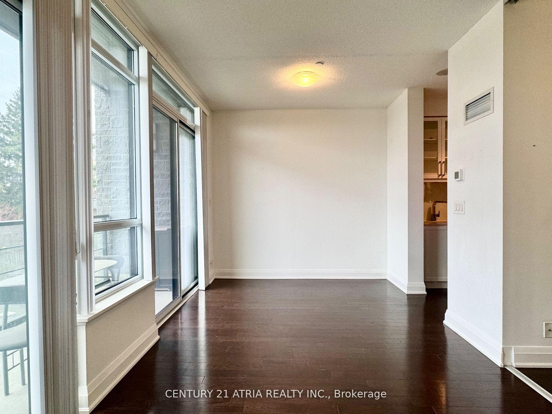 21 Clairtrell Road Unit 320 photo 10