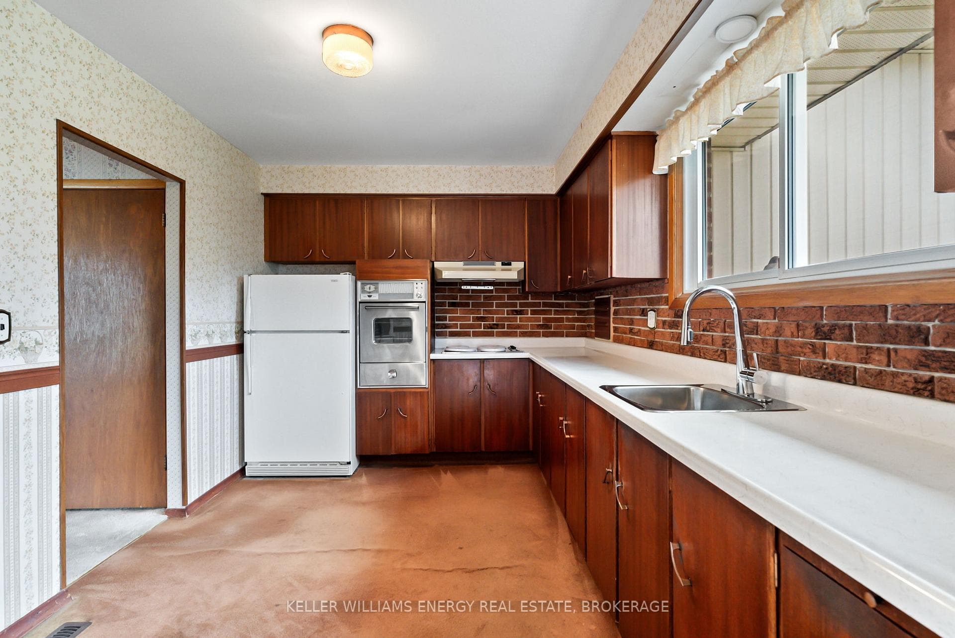 1040 Denise Drive photo 11