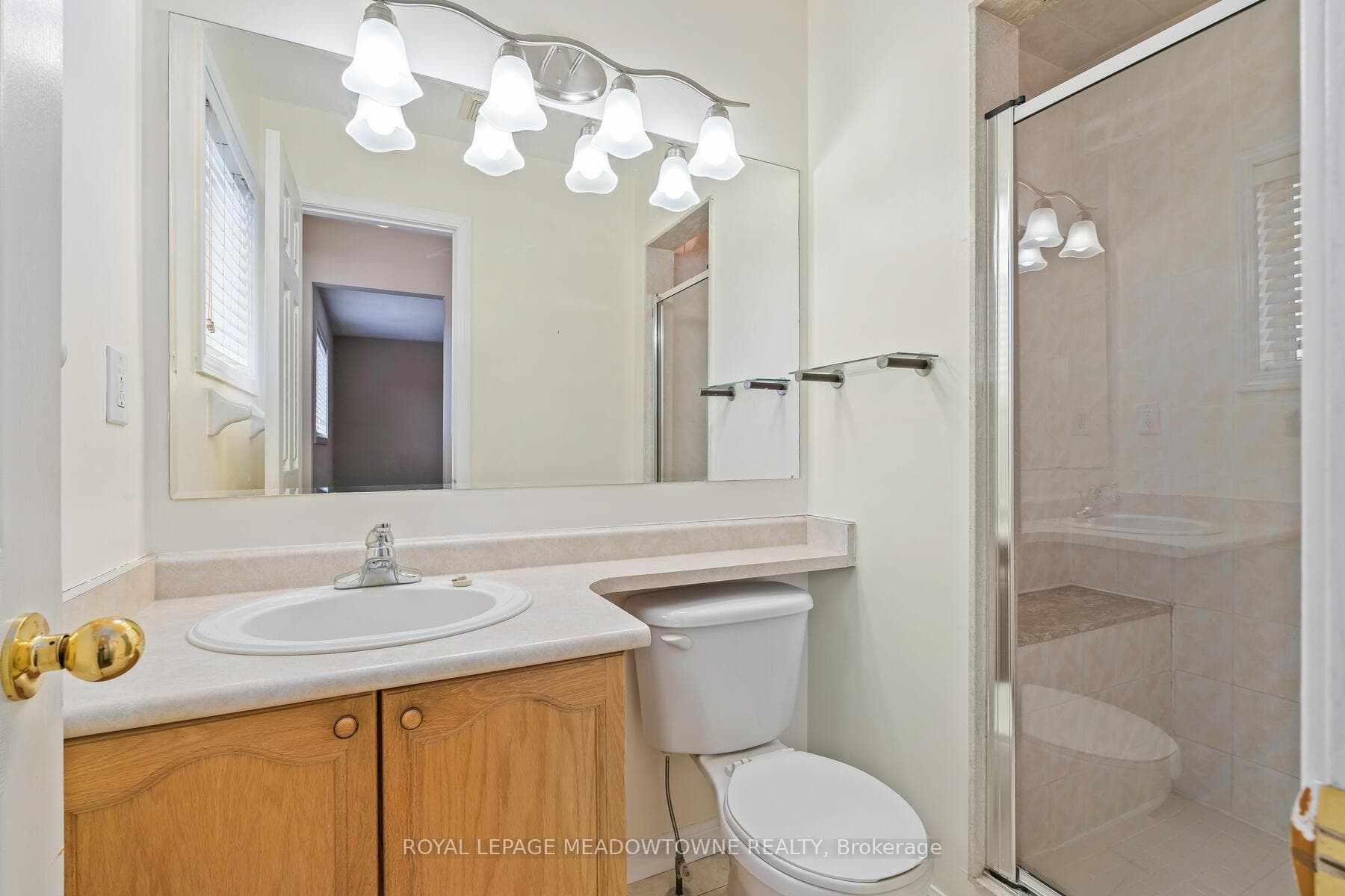 382 Baverstock Crescent photo 23