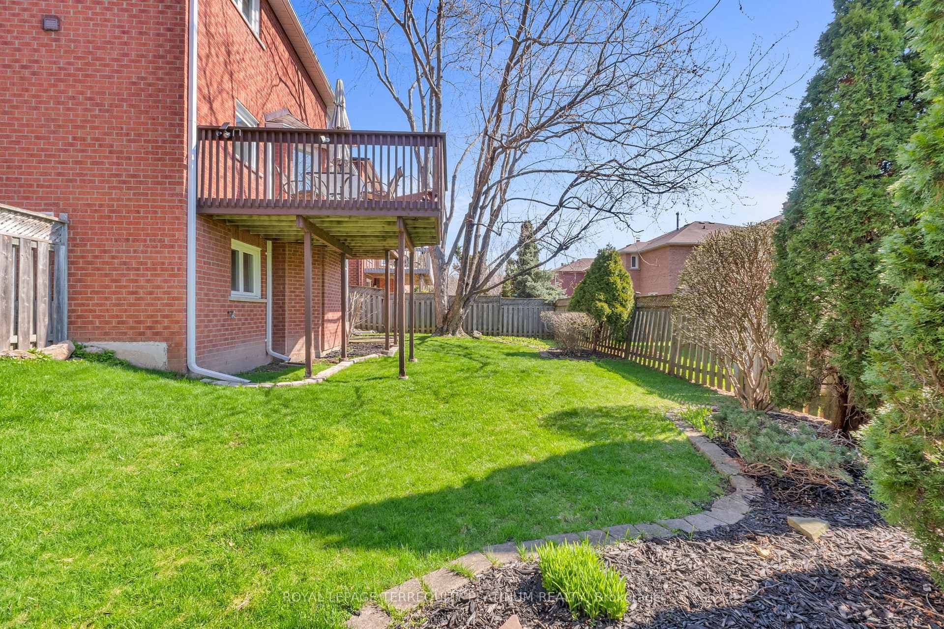 1207 Greenwood Crescent photo 35