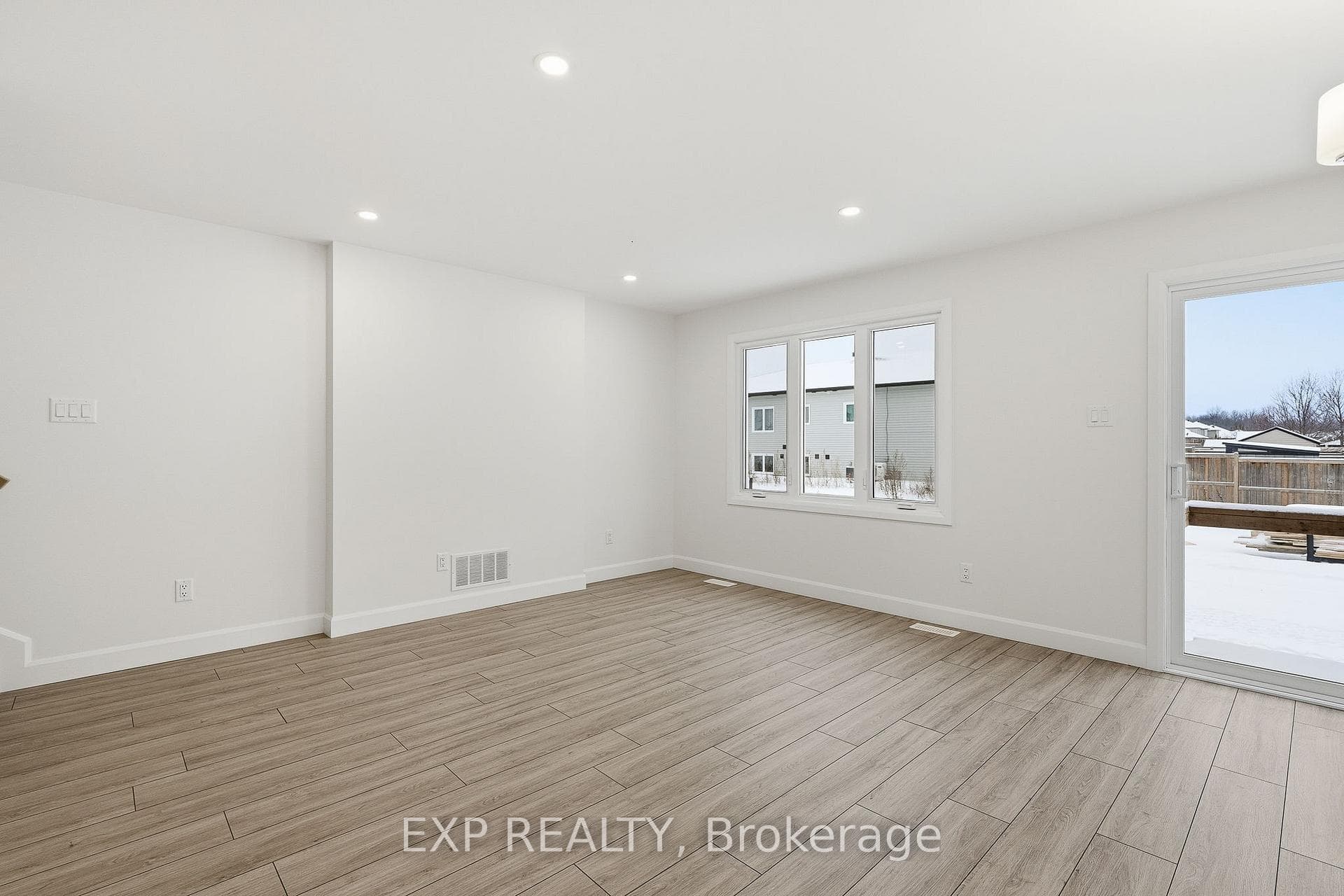 142 Elizabeth Street photo 8