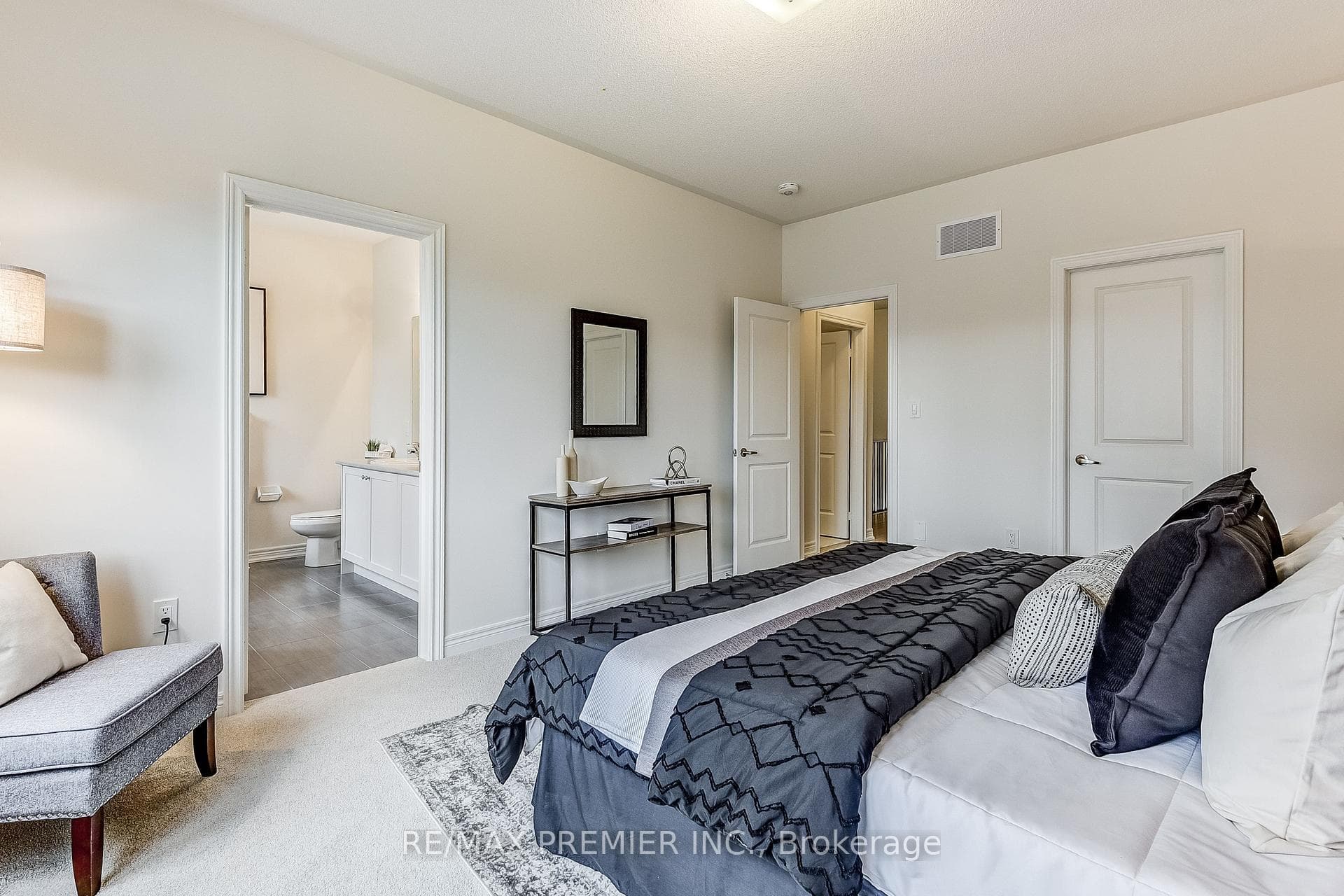 1267 Talisman Manor photo 29
