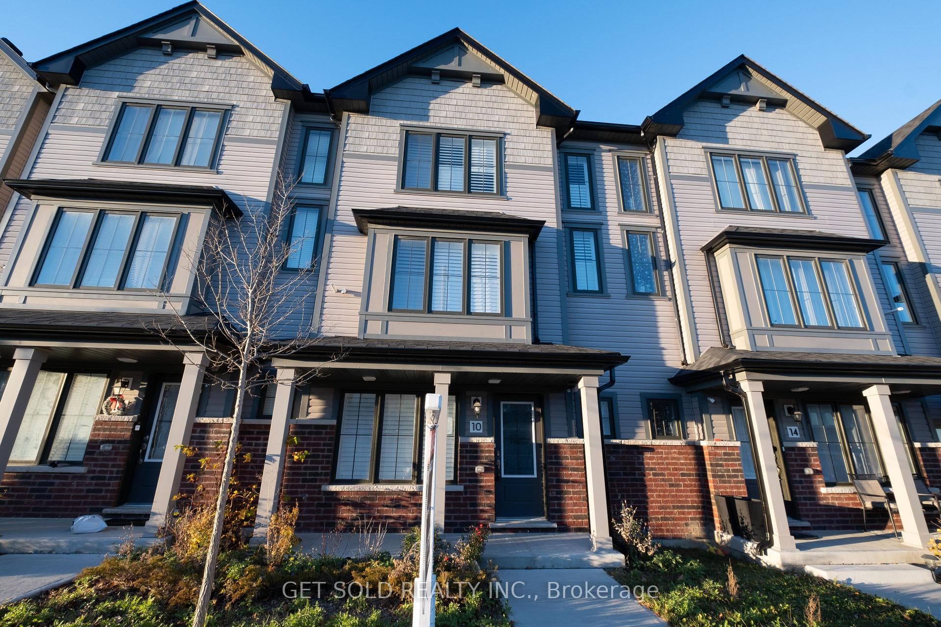 10 Loana Lane photo 1