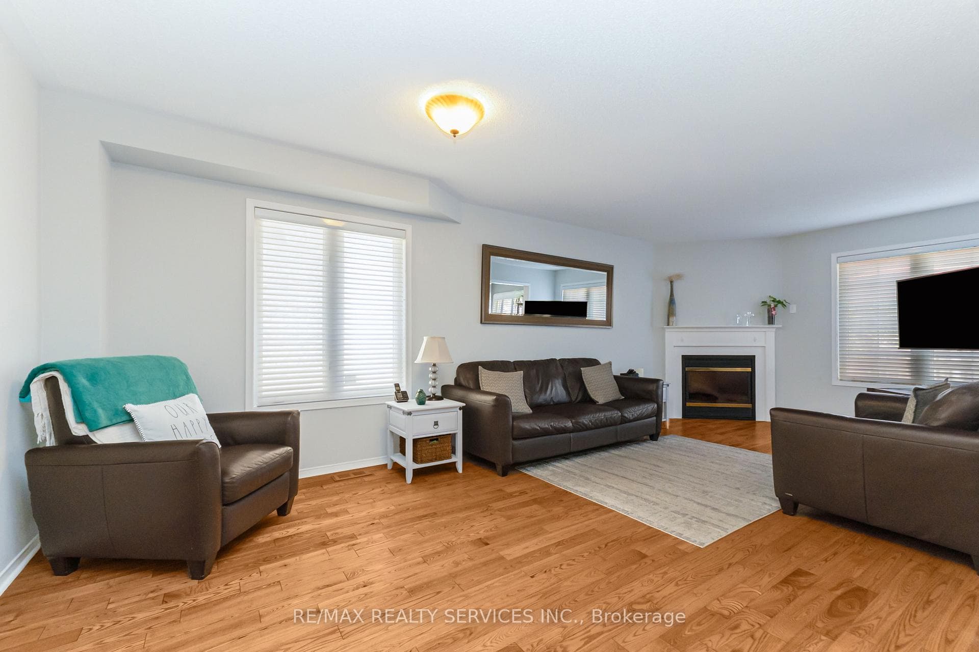 295 Queen Mary Drive photo 10