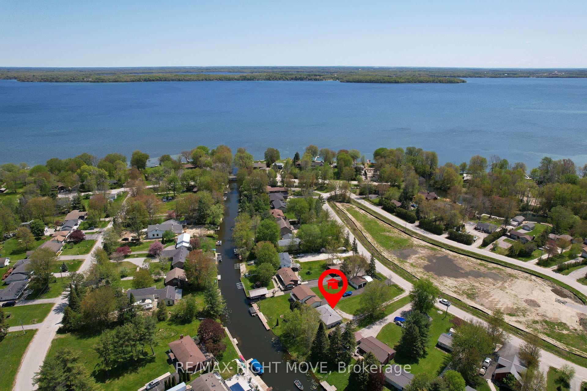 2624 Westshore Crescent photo 2