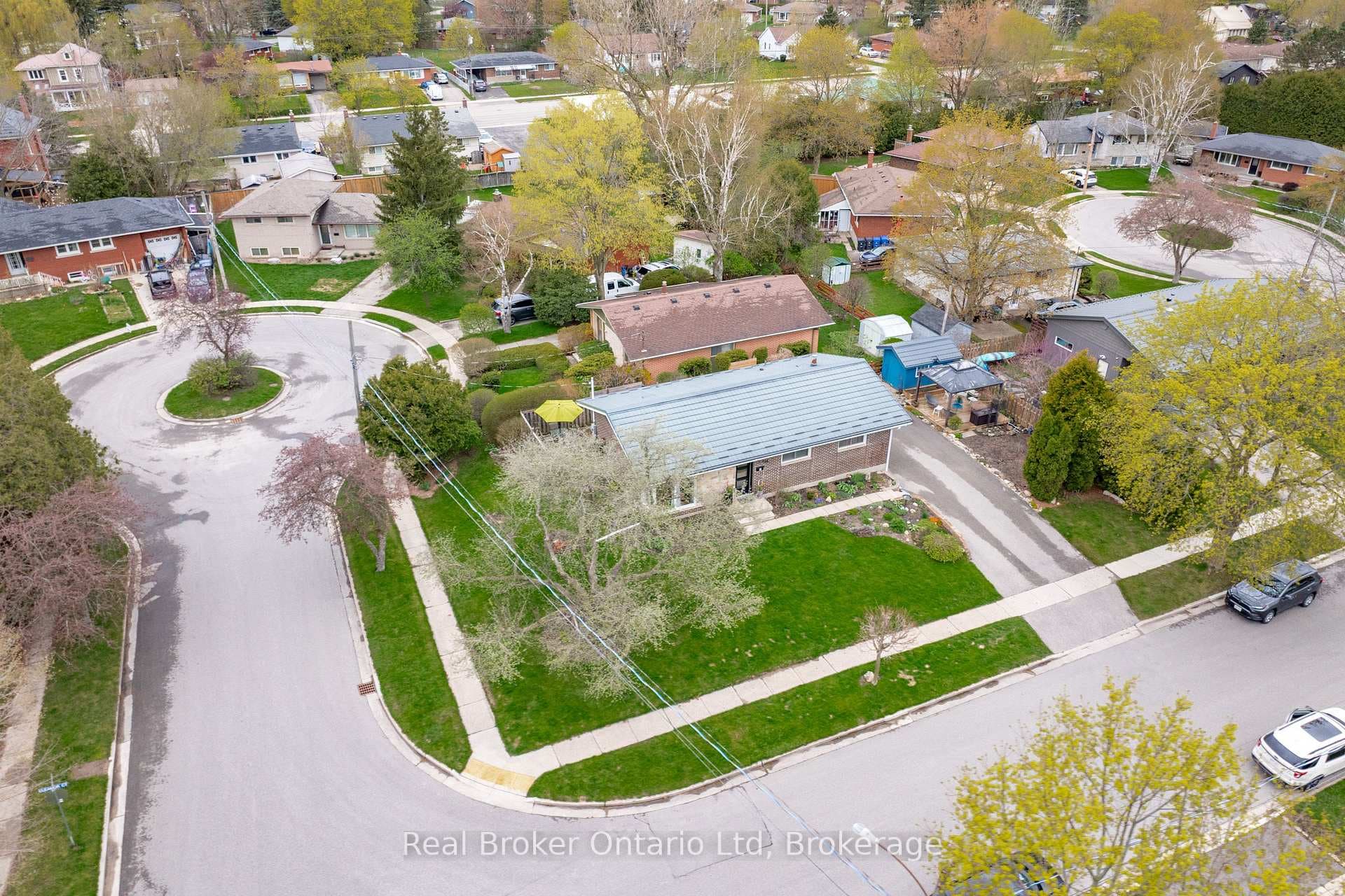 6 Eleanor Court photo 46