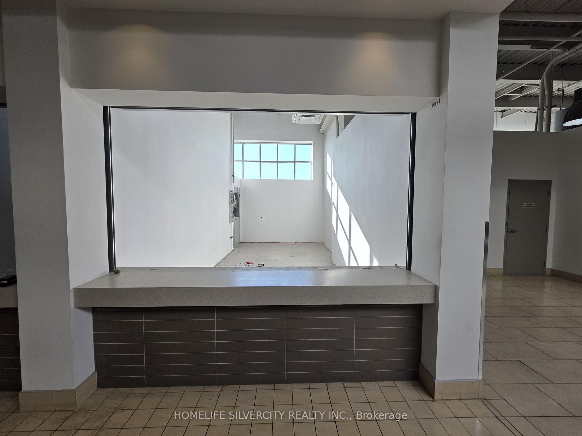 7215 Goreway Drive Unit 2B09 photo 2