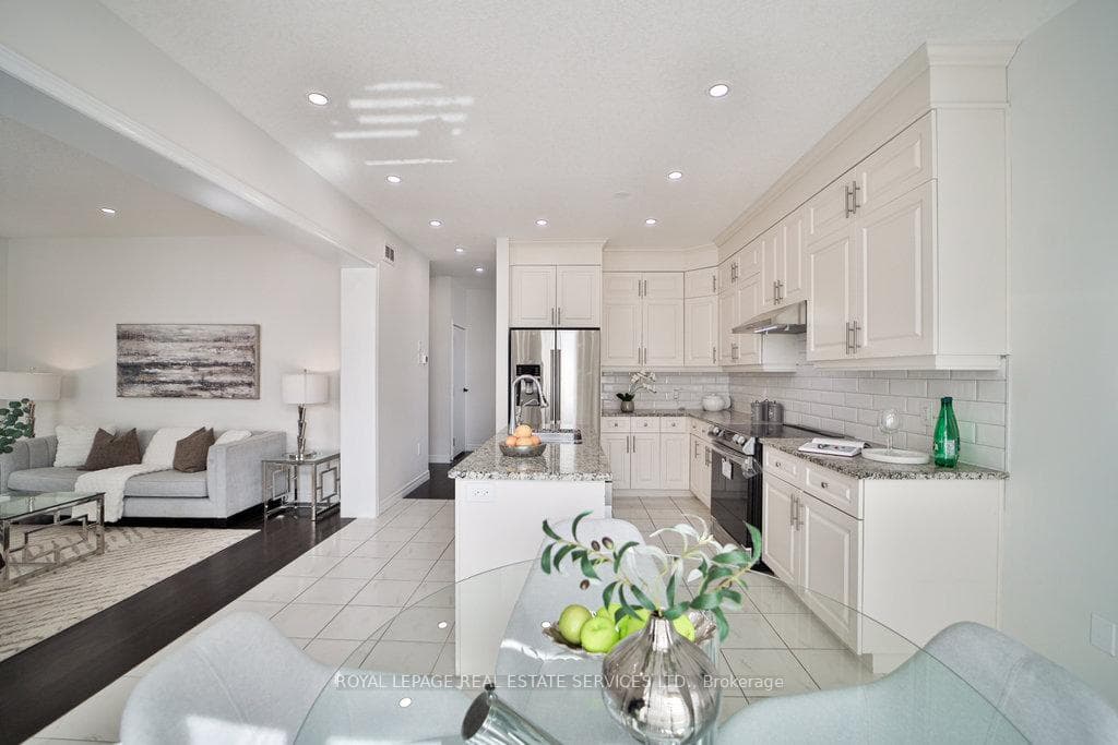 18 Valleybrook Drive photo 9