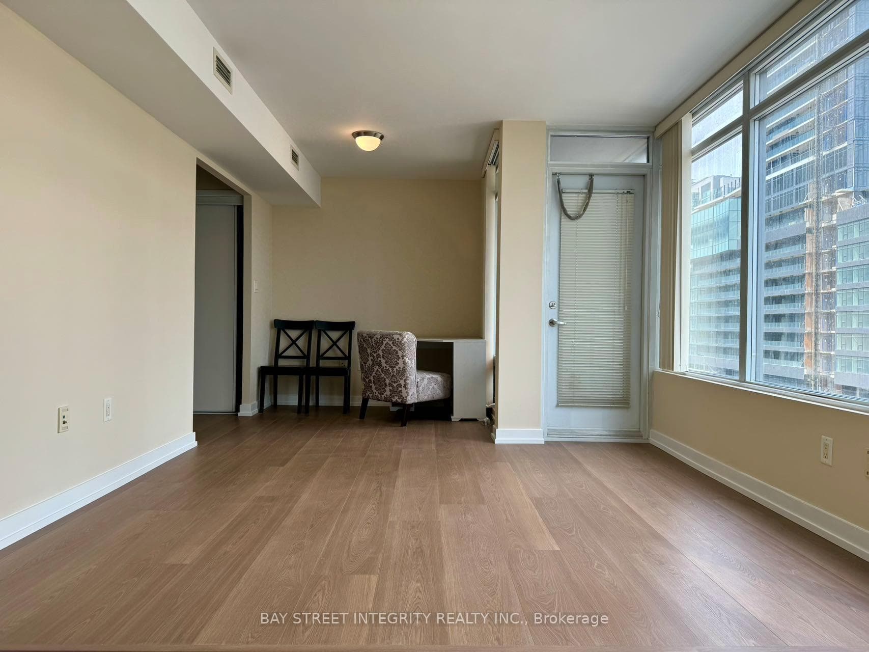 15 Brunel Court Unit 812 photo 5