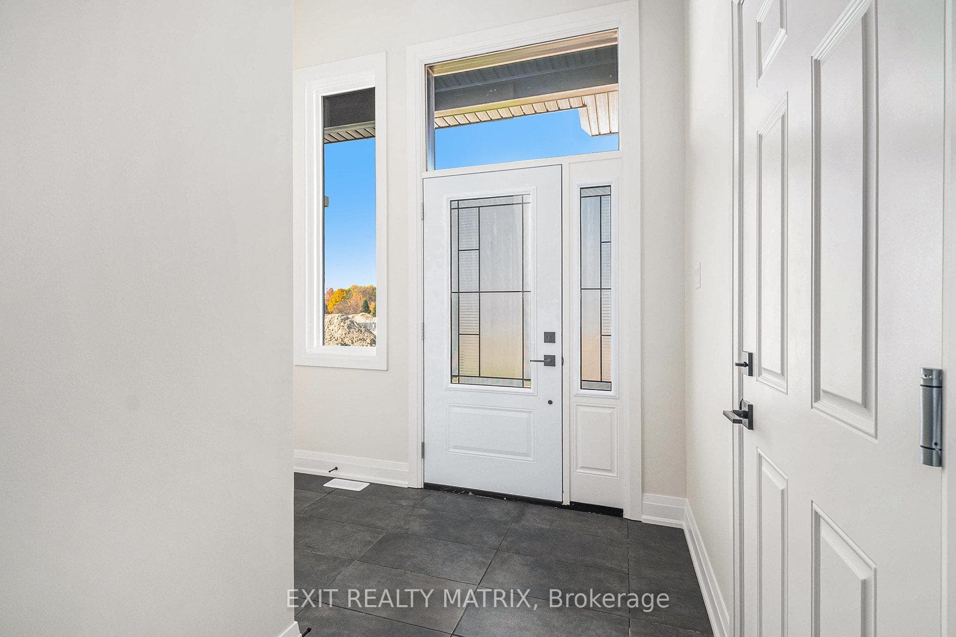 548 Regina Street photo 3