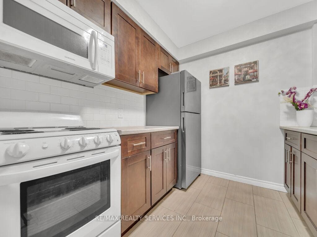 415 Keats Way Unit 2 photo 10
