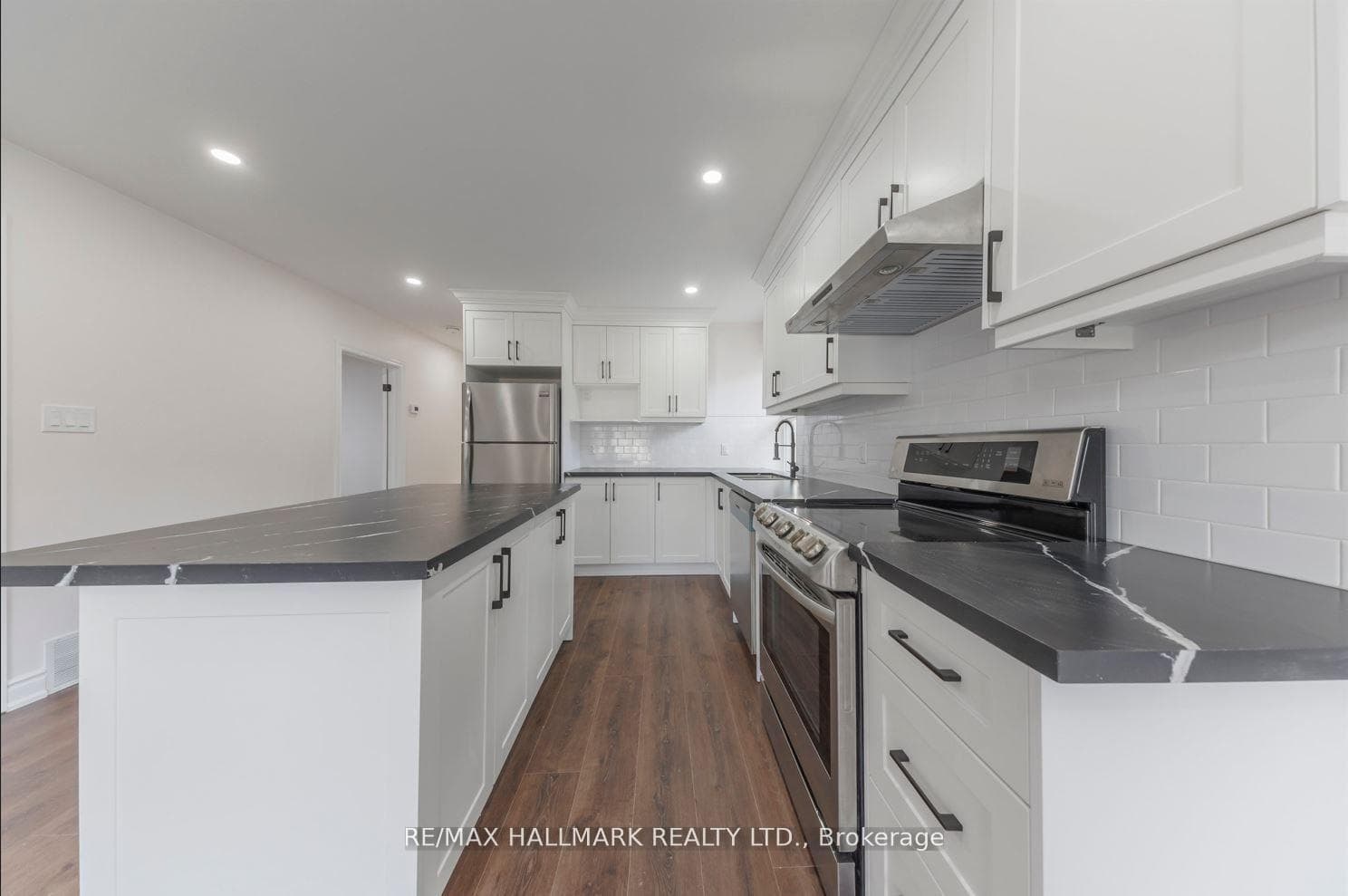 39 Stansbury Crescent Unit Upper photo 9