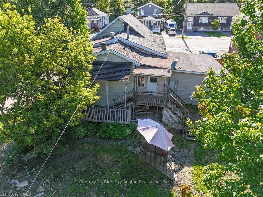 653 DOUGLAS Street photo 42