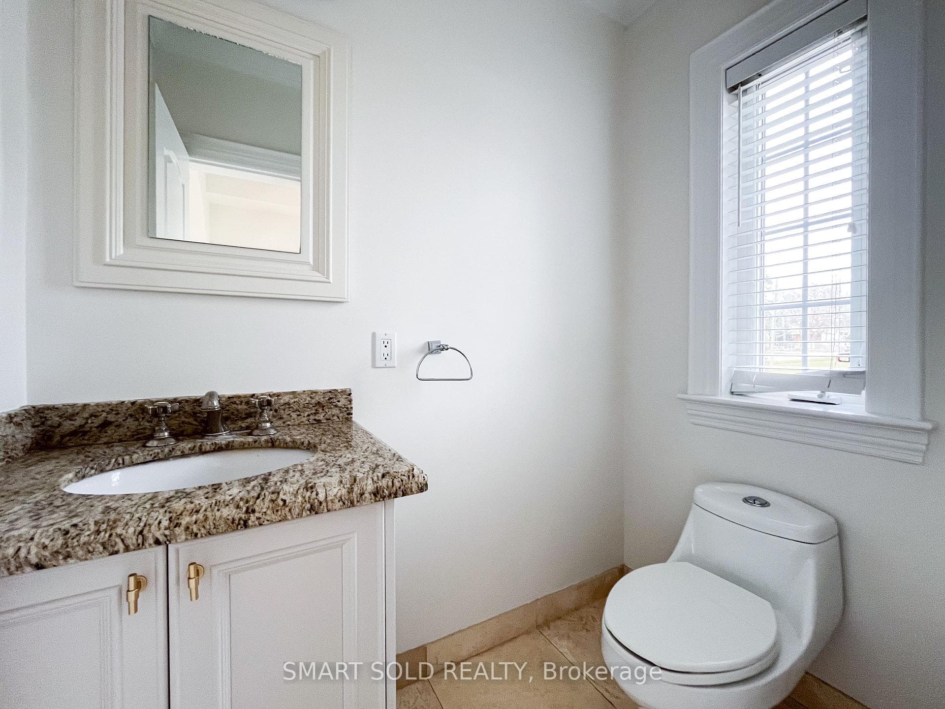 192 Waneta Drive photo 14