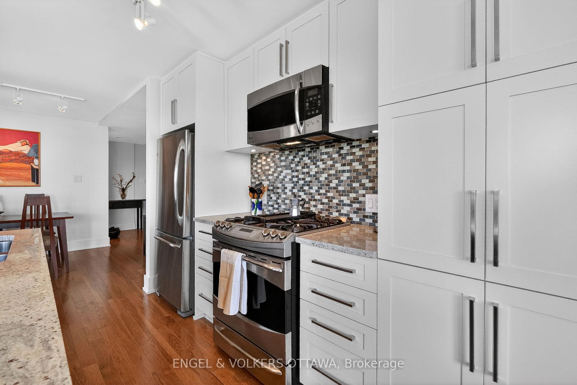 131 Holland Avenue Unit 602 photo 8
