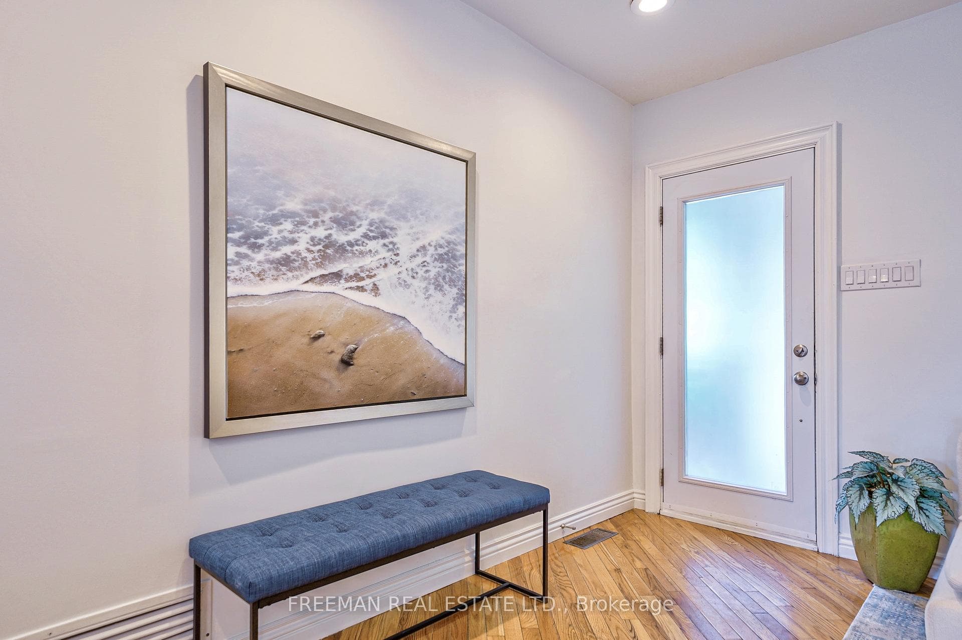 476 Clinton Street photo 3