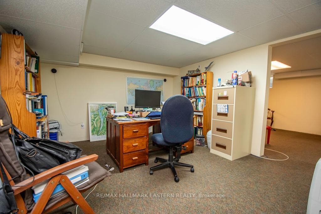 902 Crough Crescent photo 28