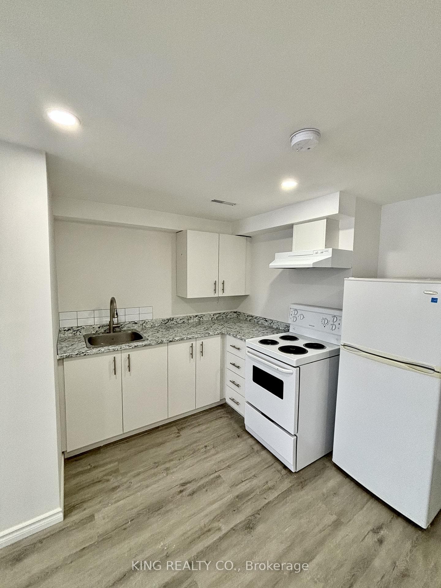 102 Wellington Street Unit 2 photo 2