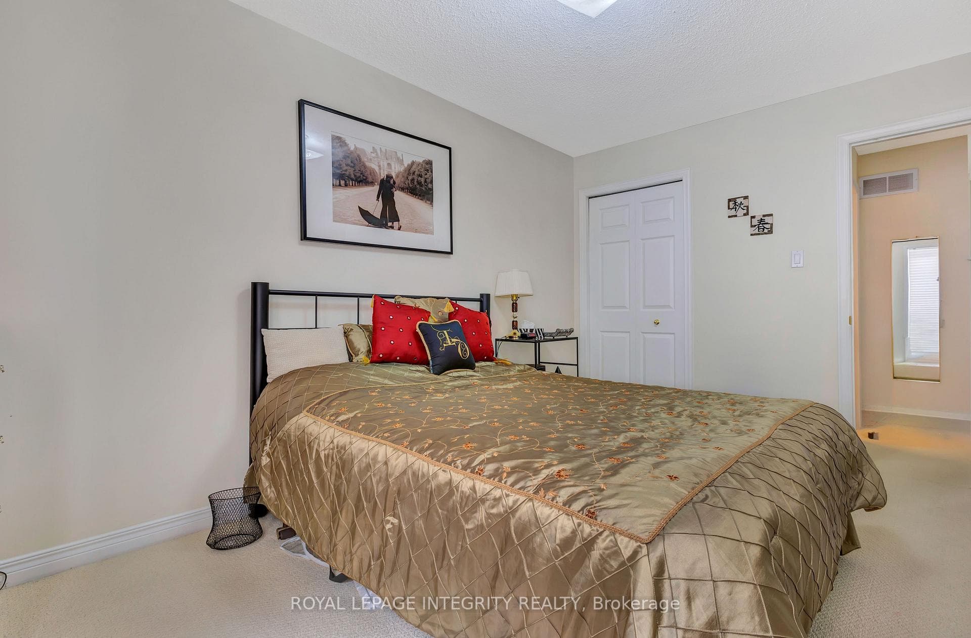 7 Westpointe Crescent photo 24