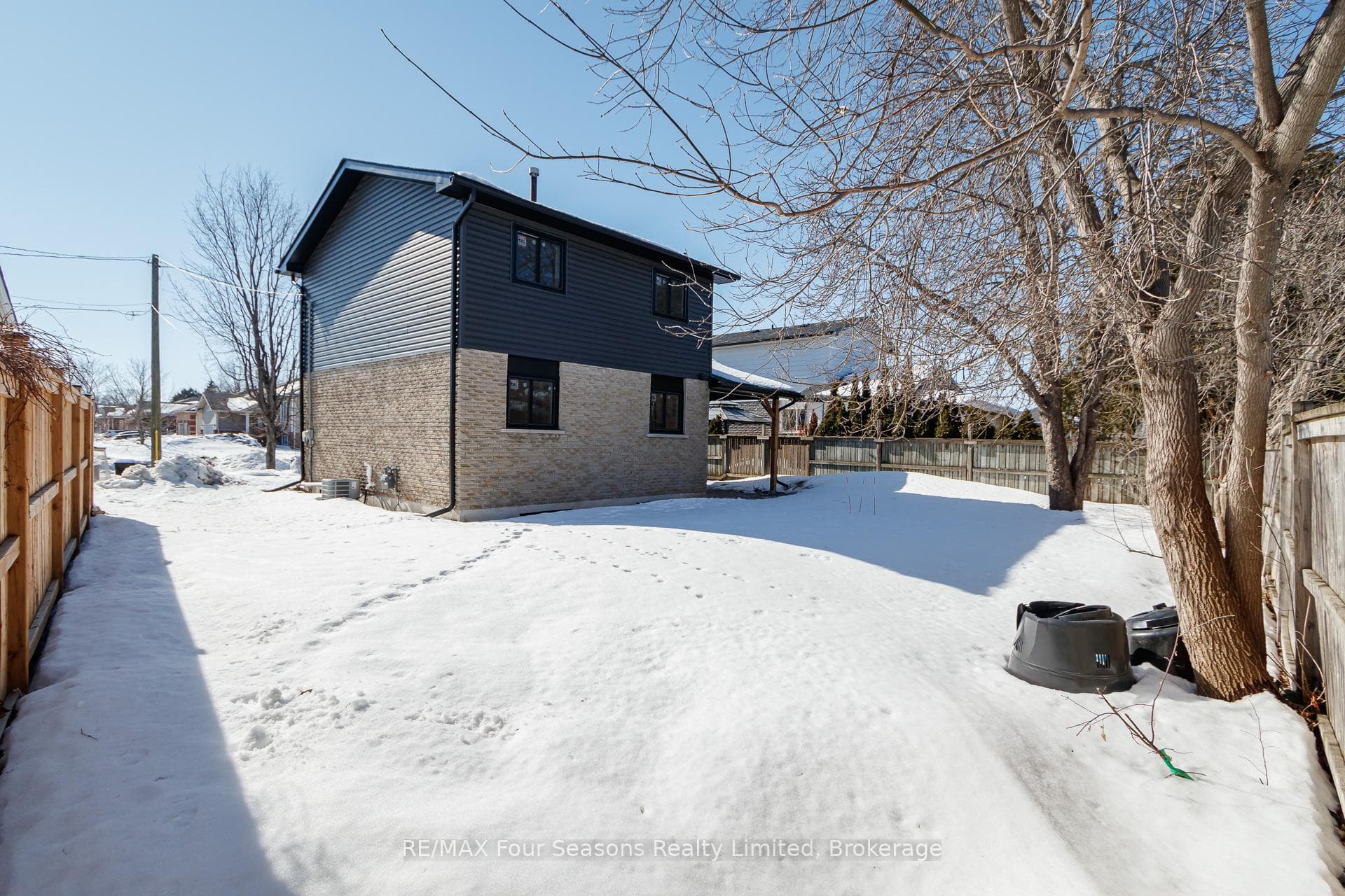 255 Valleyfield Crescent photo 28