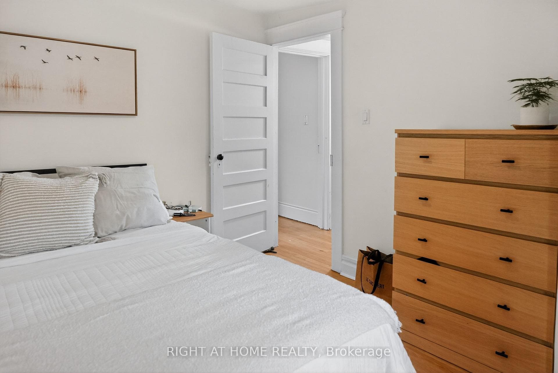 796 Kingston Road photo 43