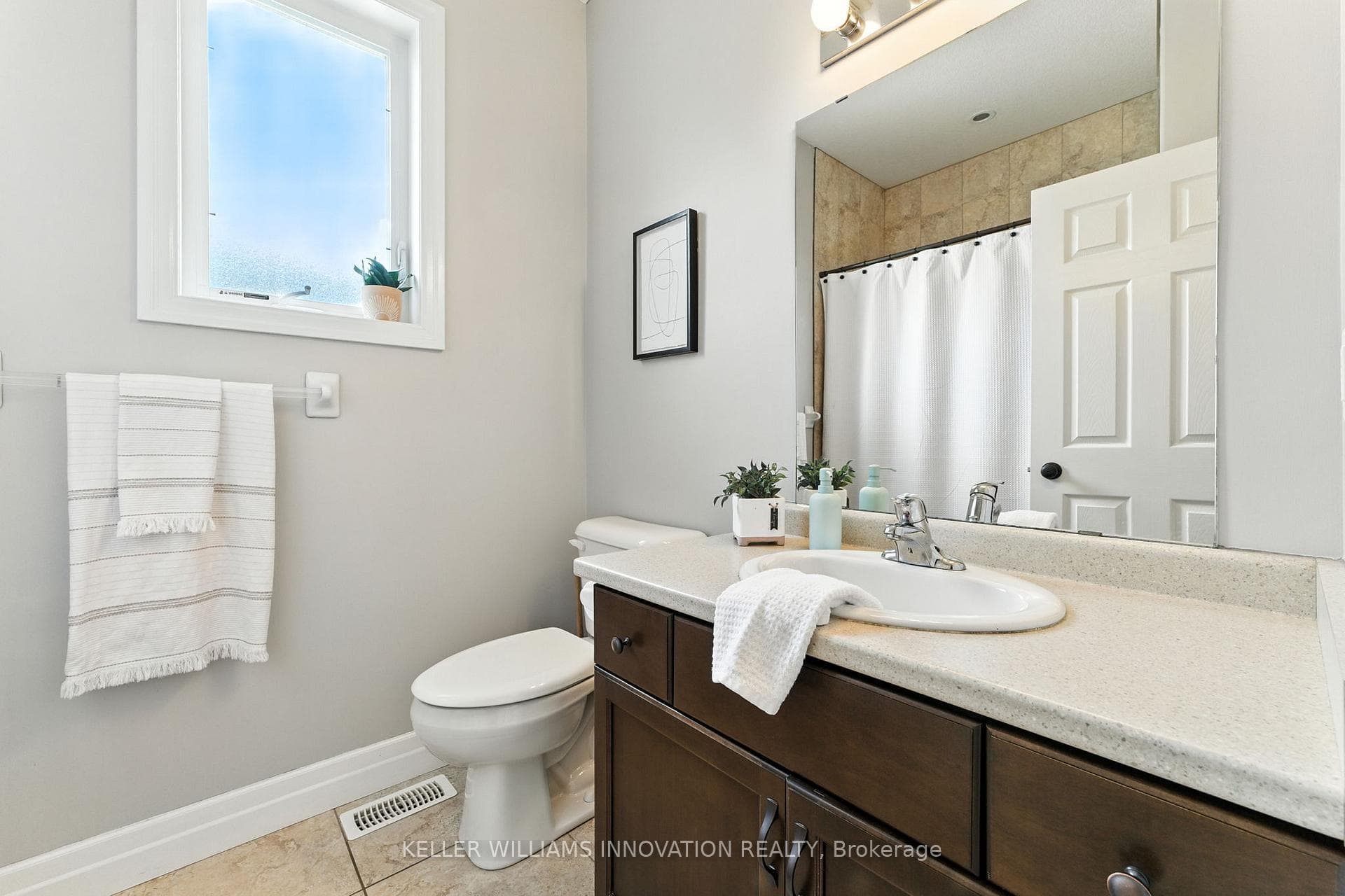 242 Hutton Street photo 15
