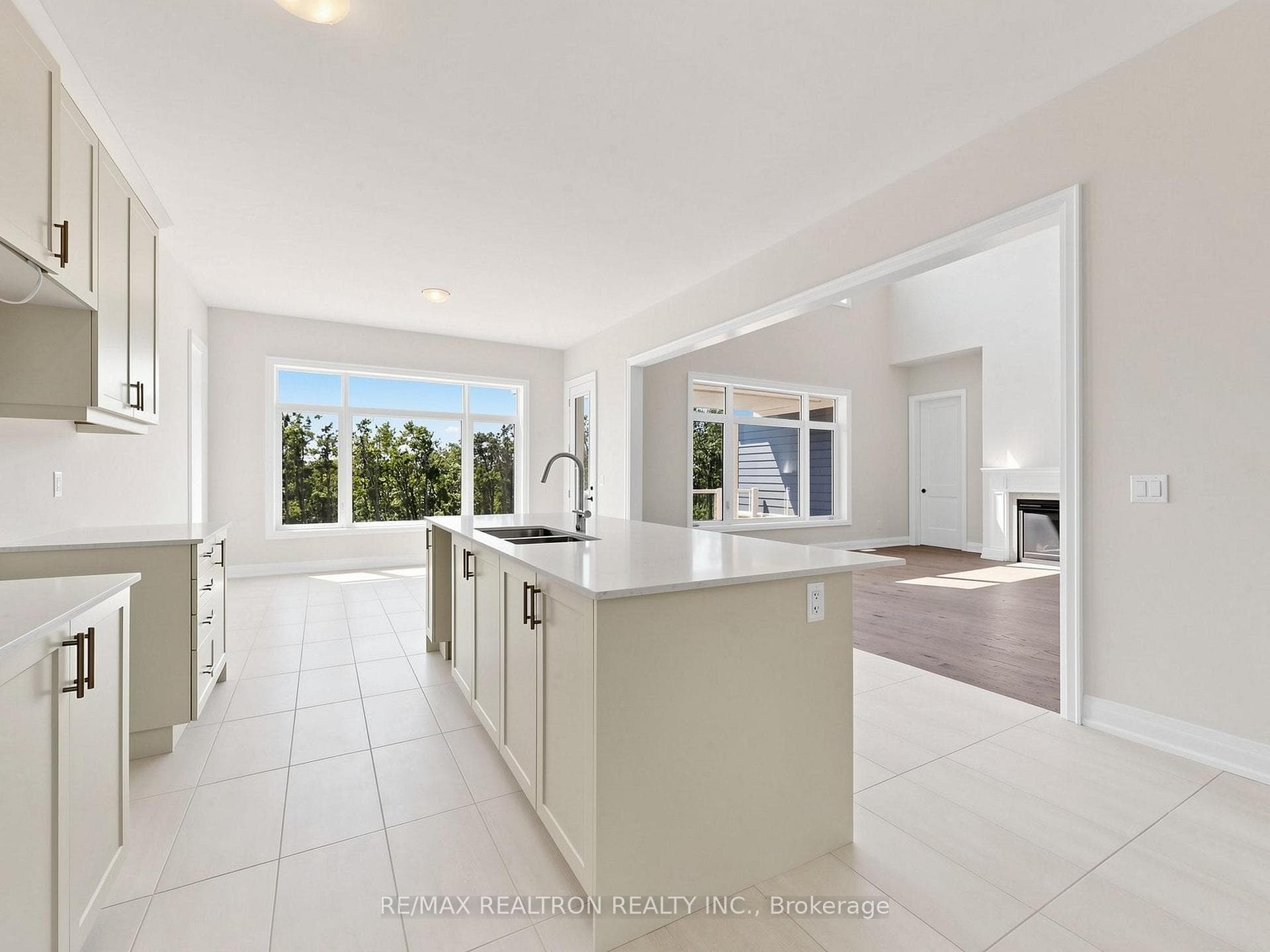 8 Radome Drive photo 25