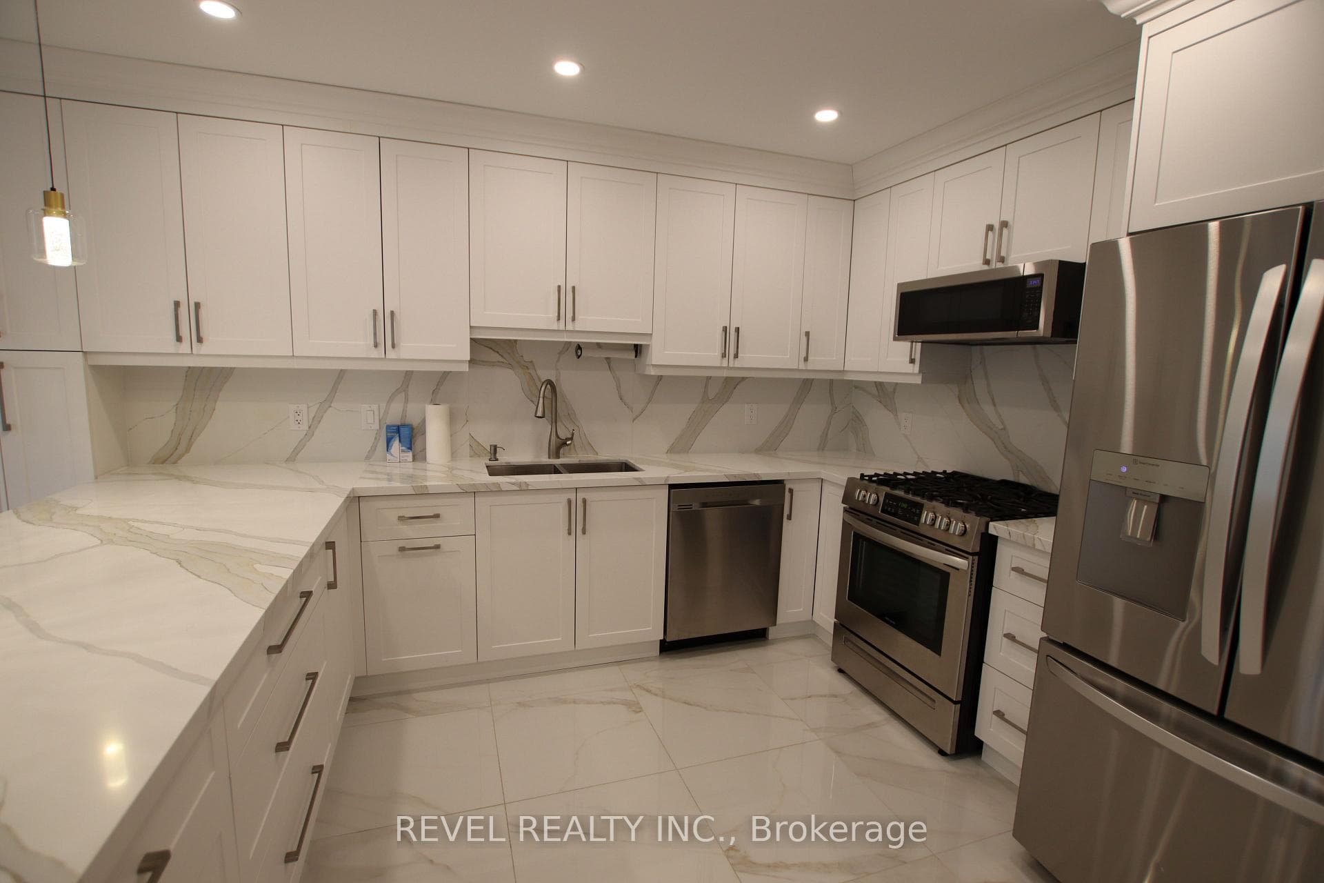 133 Rouge Forest Crescent Unit Upper photo 14