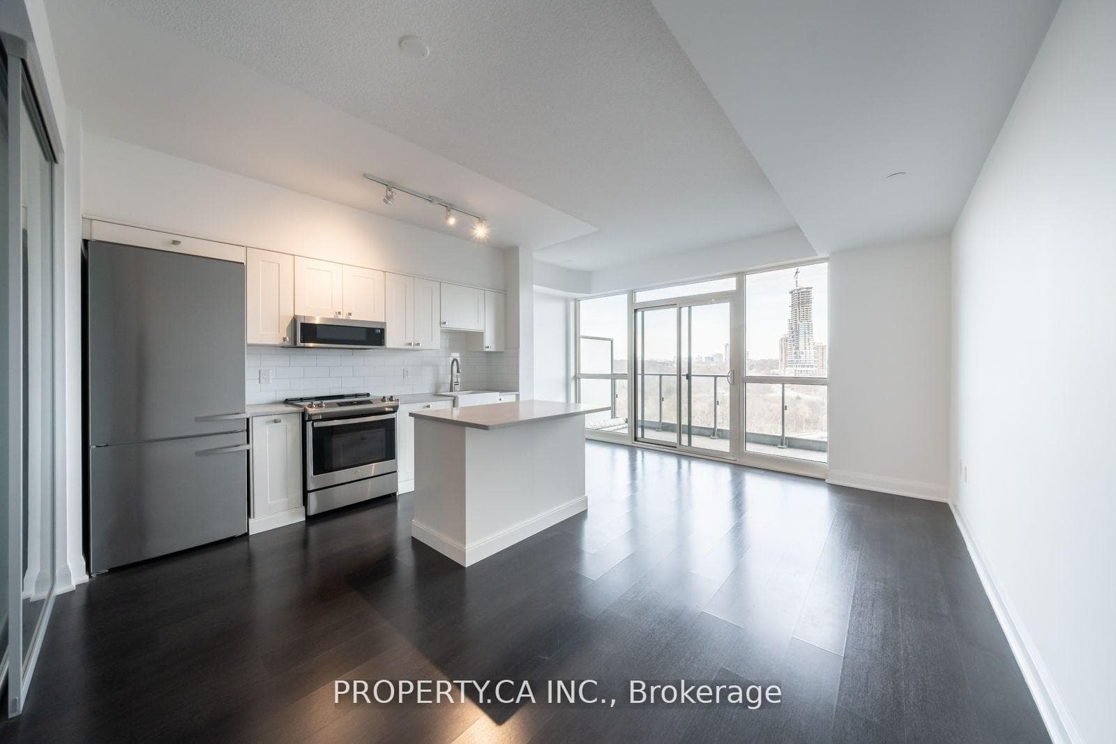 160 Vanderhoof Avenue Unit 601 photo 1