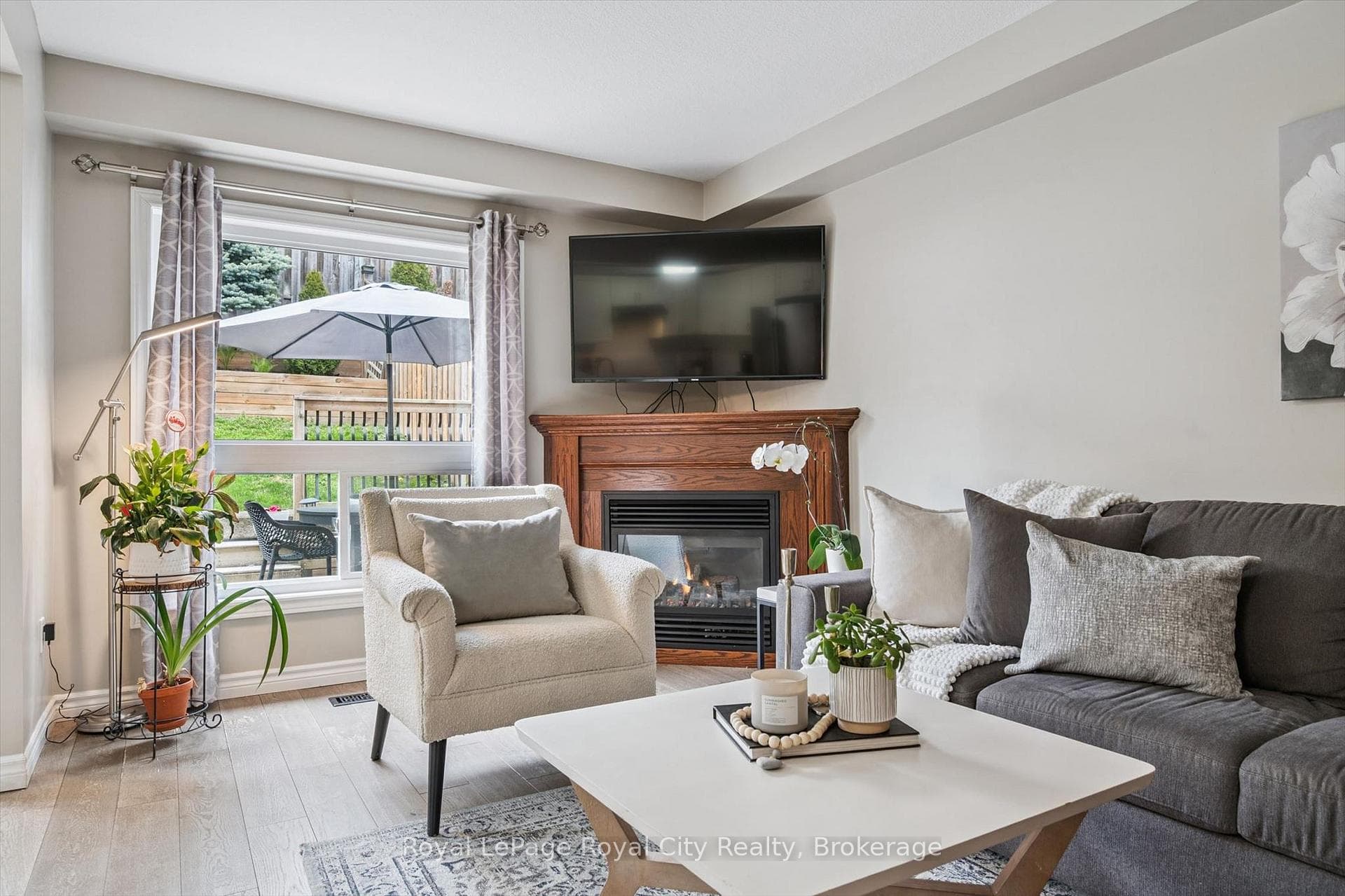 144 Kemp Crescent photo 8