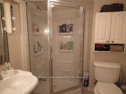 52 Lawrence Avenue photo 11