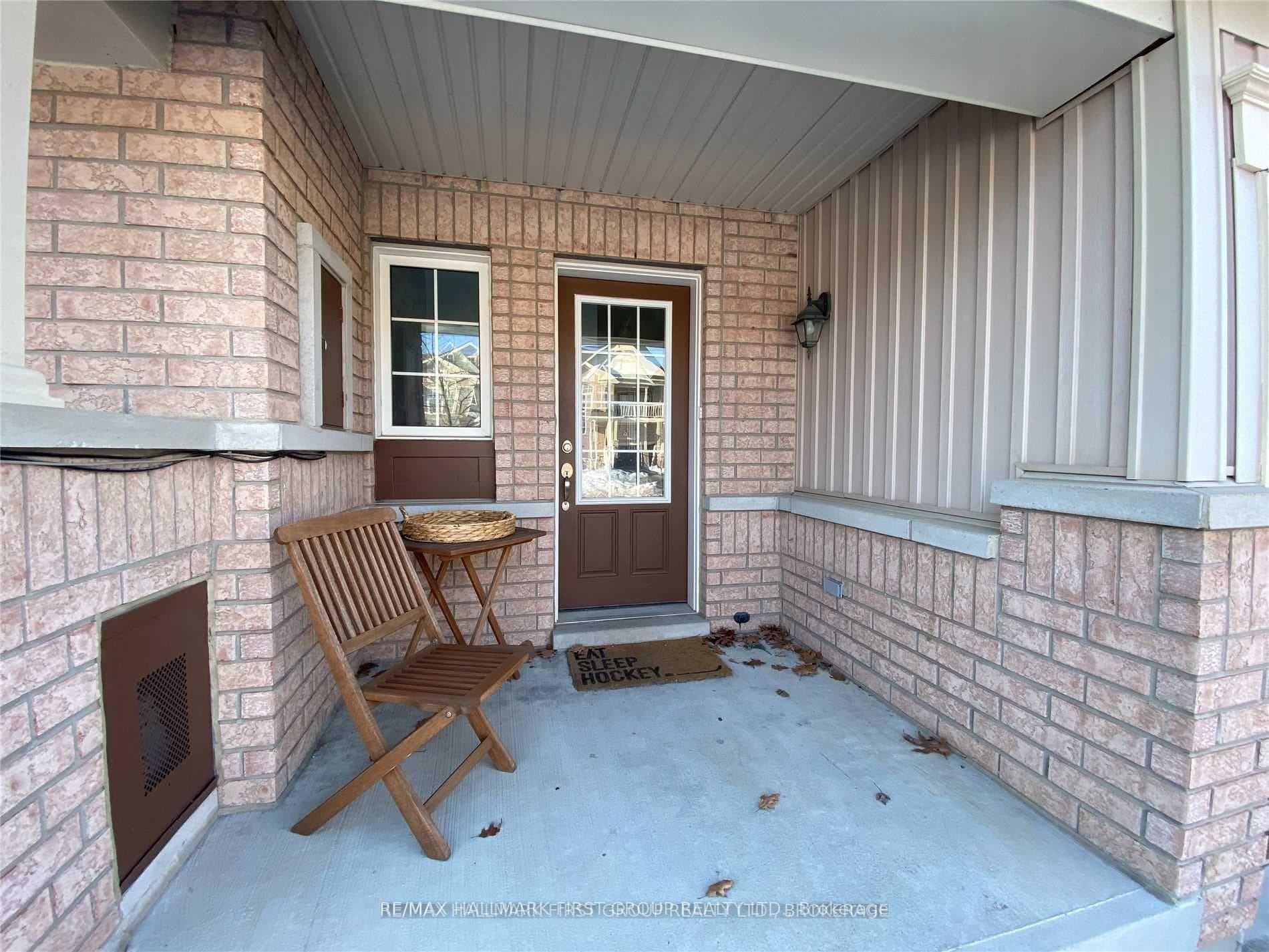 6 Devlin Crescent photo 2