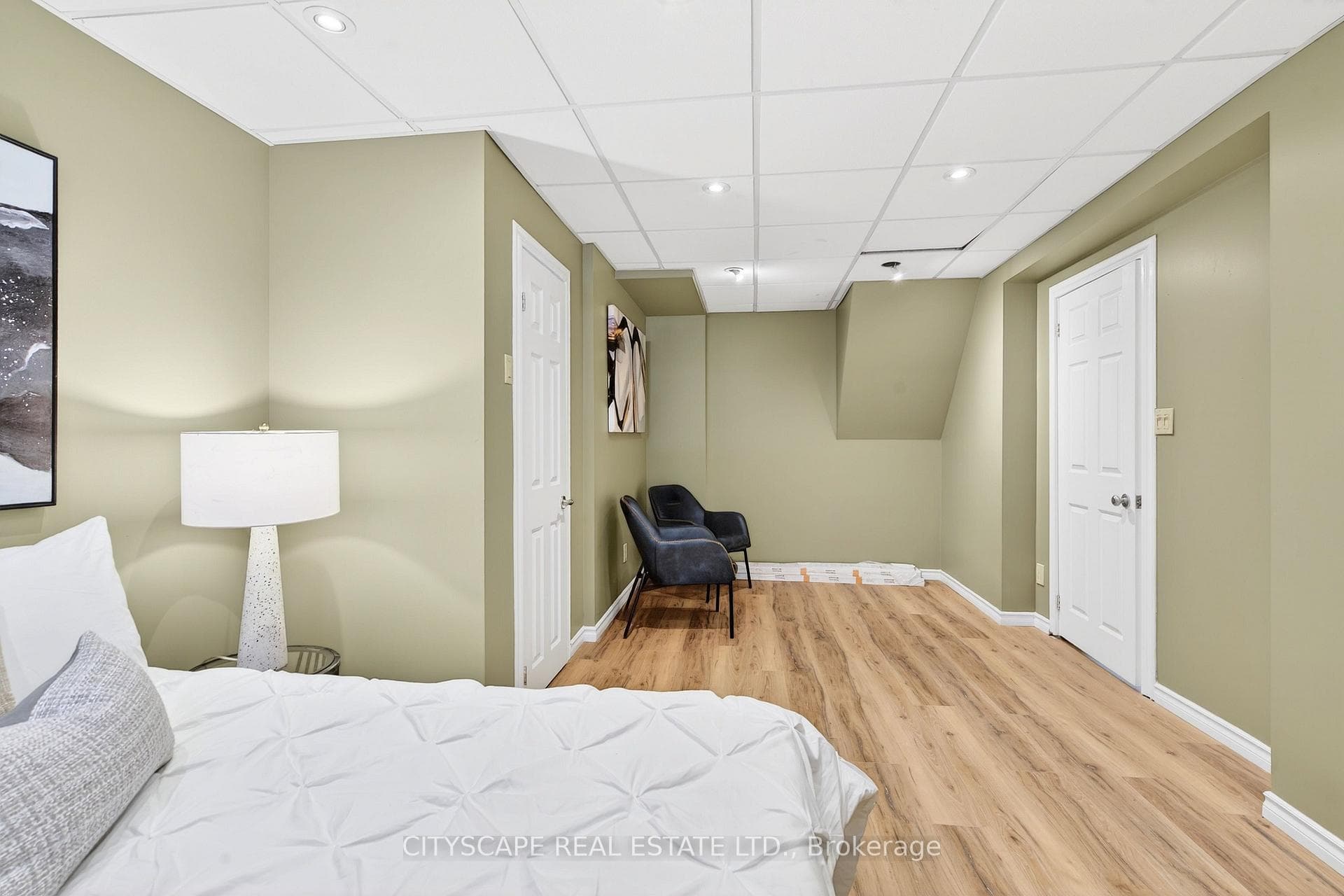 218 Fairfax Place photo 23