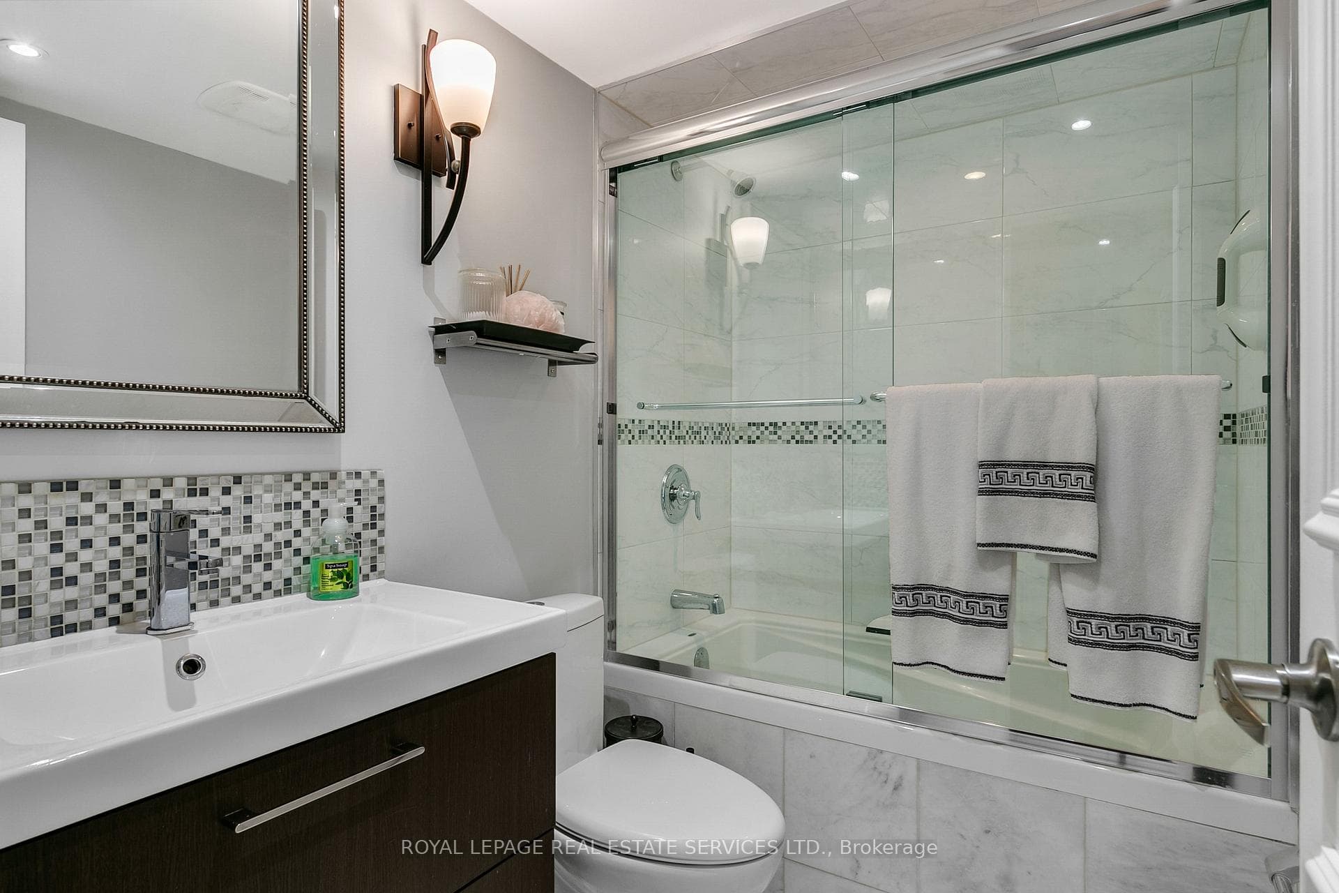 50 Quebec Avenue Unit 807 photo 20