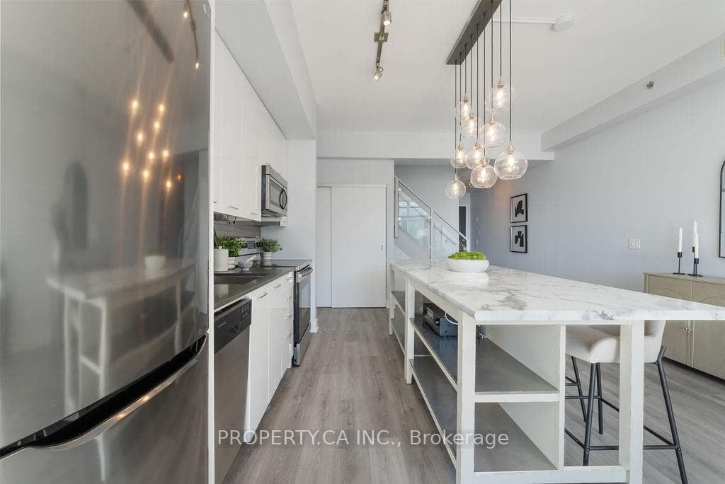 630 Queen Street Unit 810 photo 6