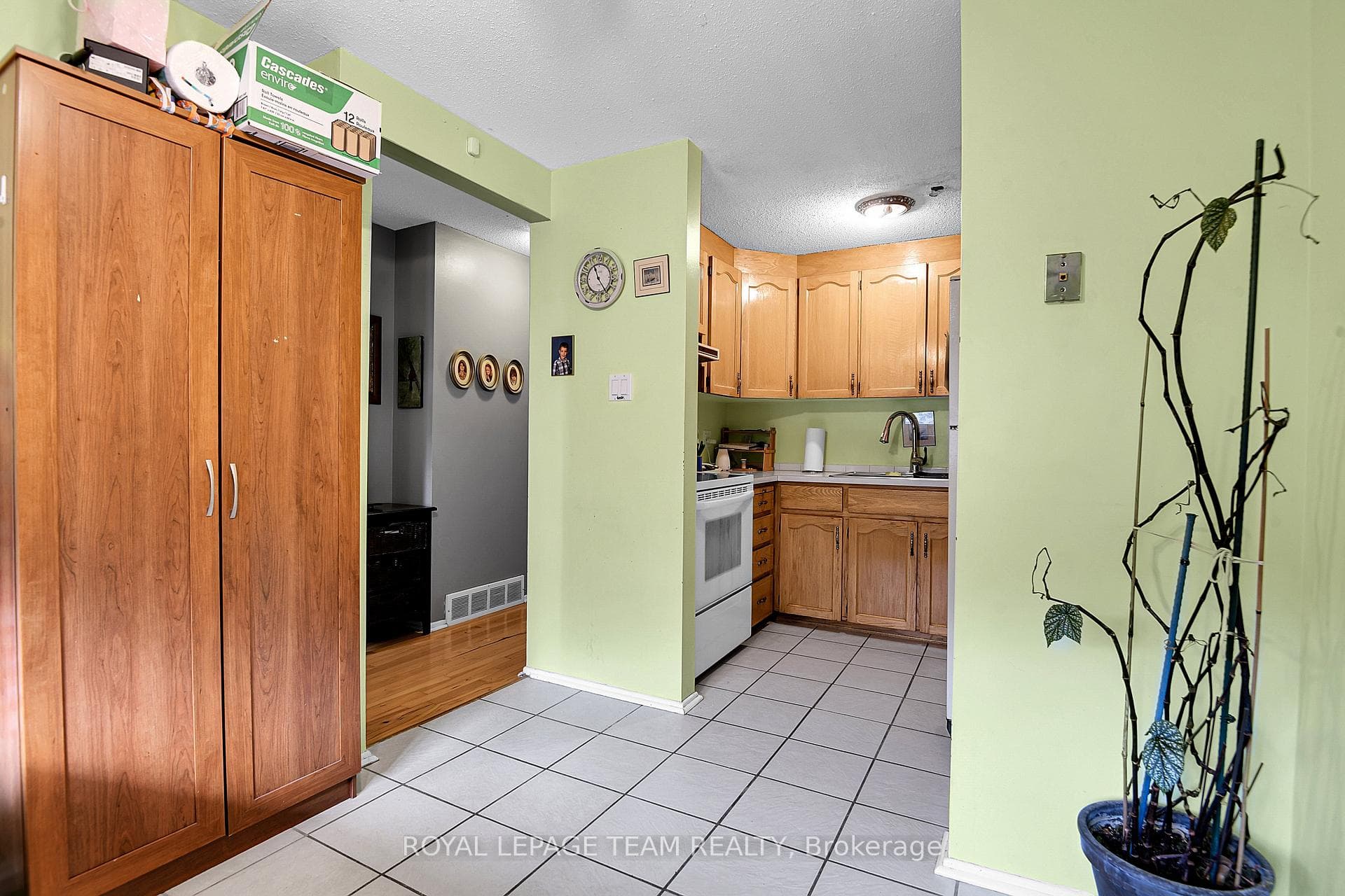 902 Elmsmere Road Unit B photo 9